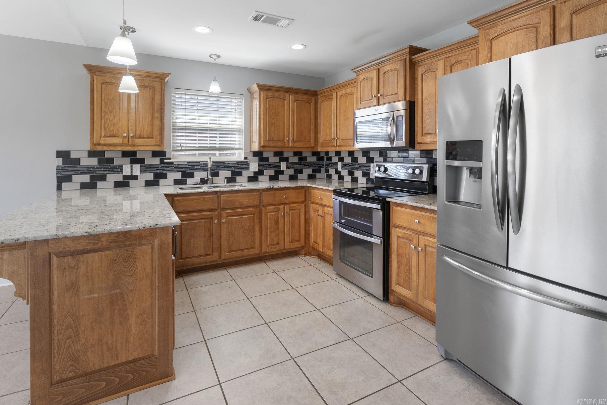 812  Sunnyside  Redfield, AR
