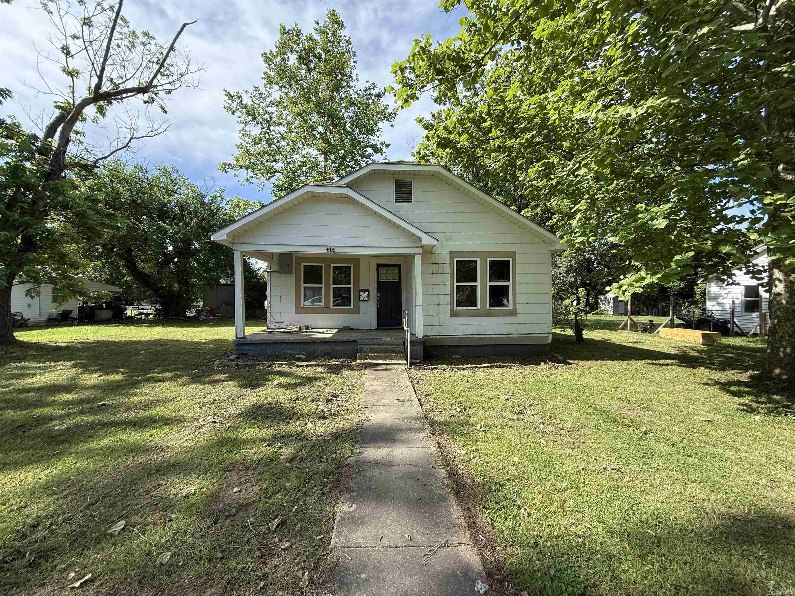 414 E 1st  Rector, AR