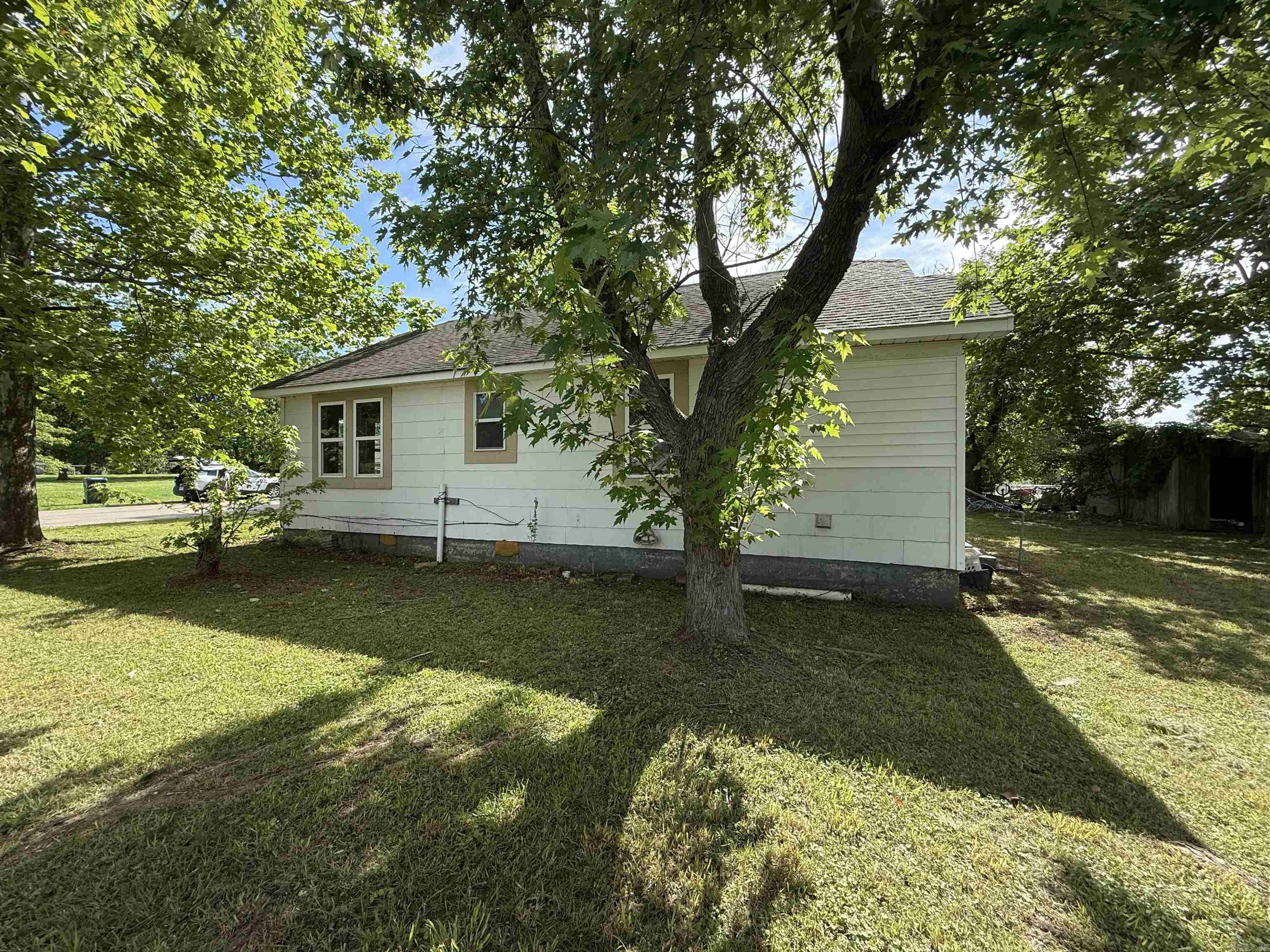 414 E 1st  Rector, AR