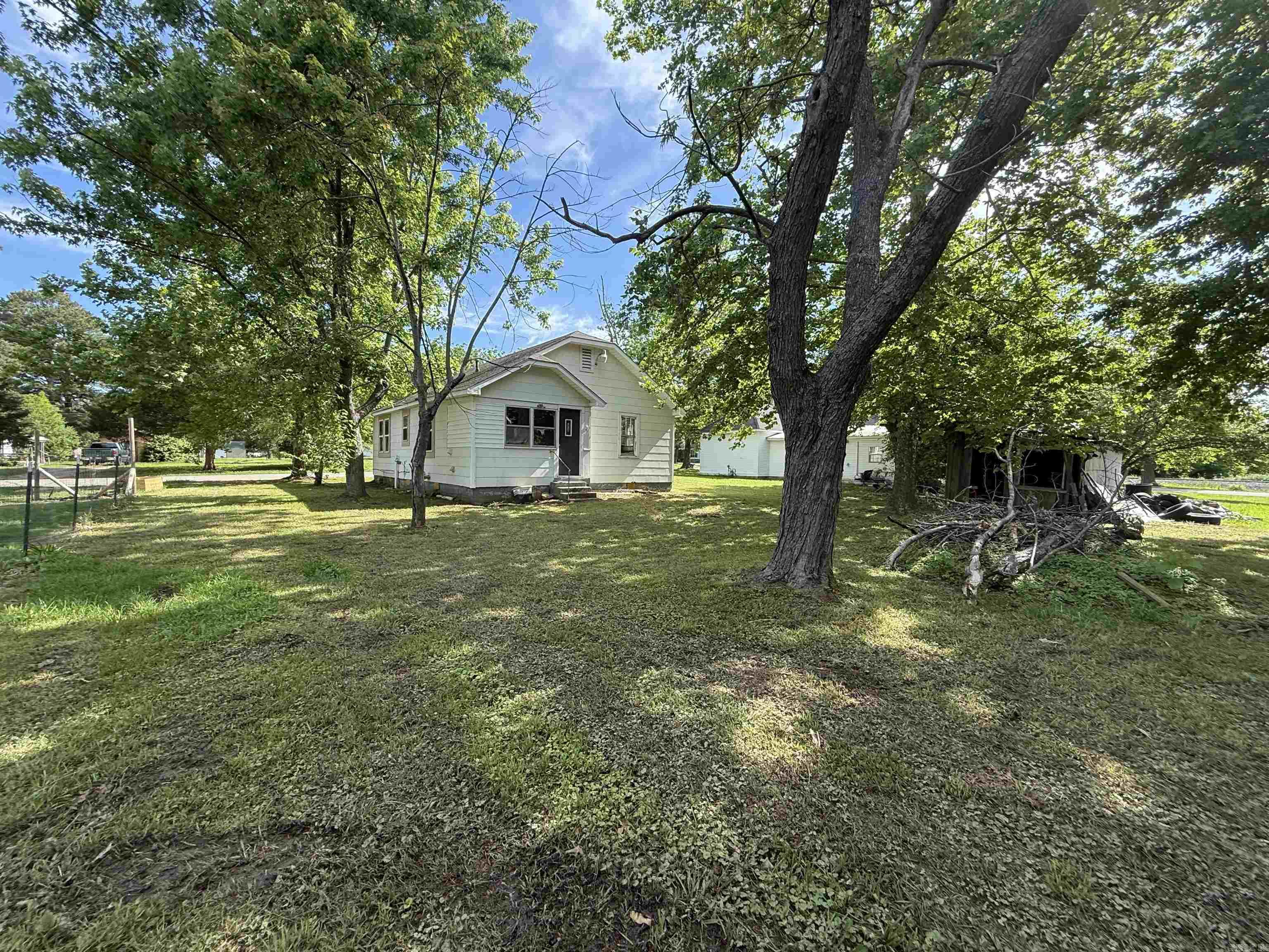 414 E 1st  Rector, AR