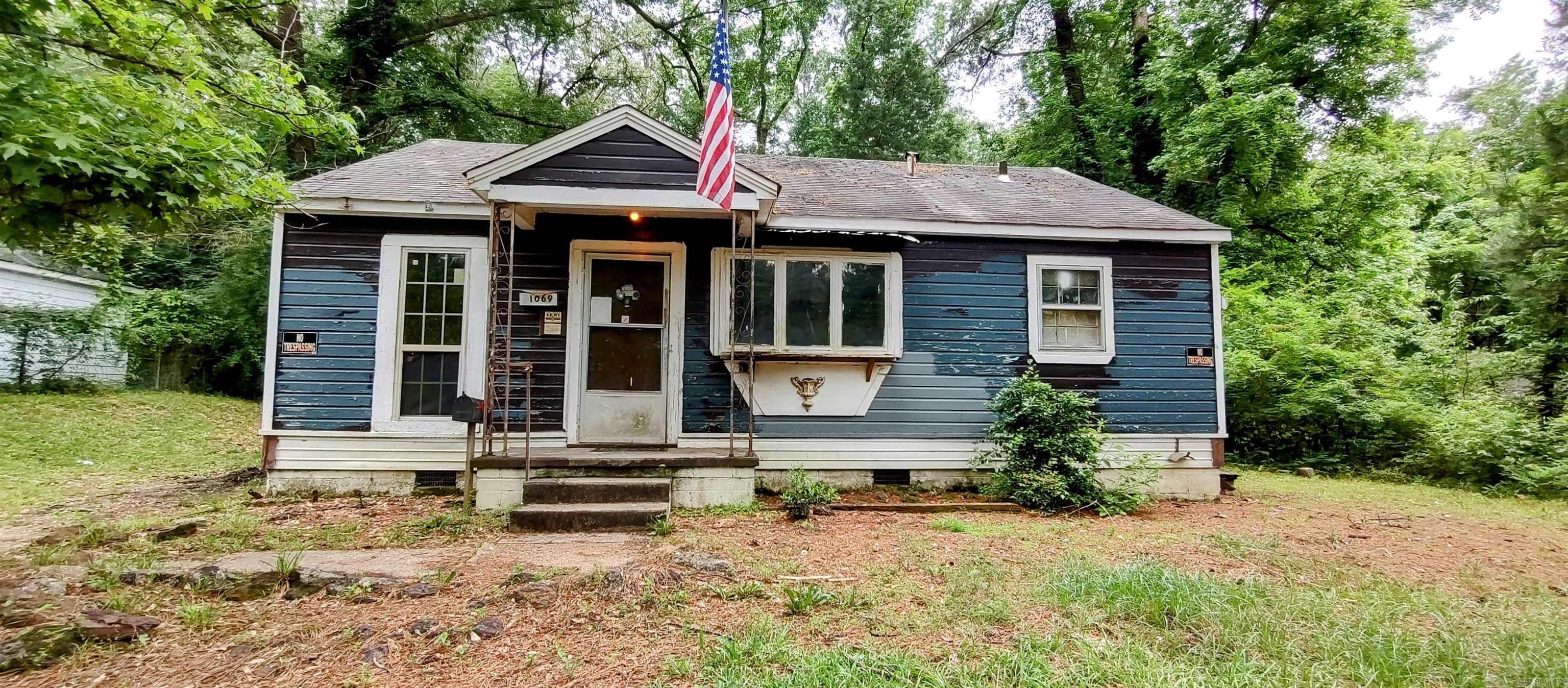 1069  Elm St.  Camden, AR
