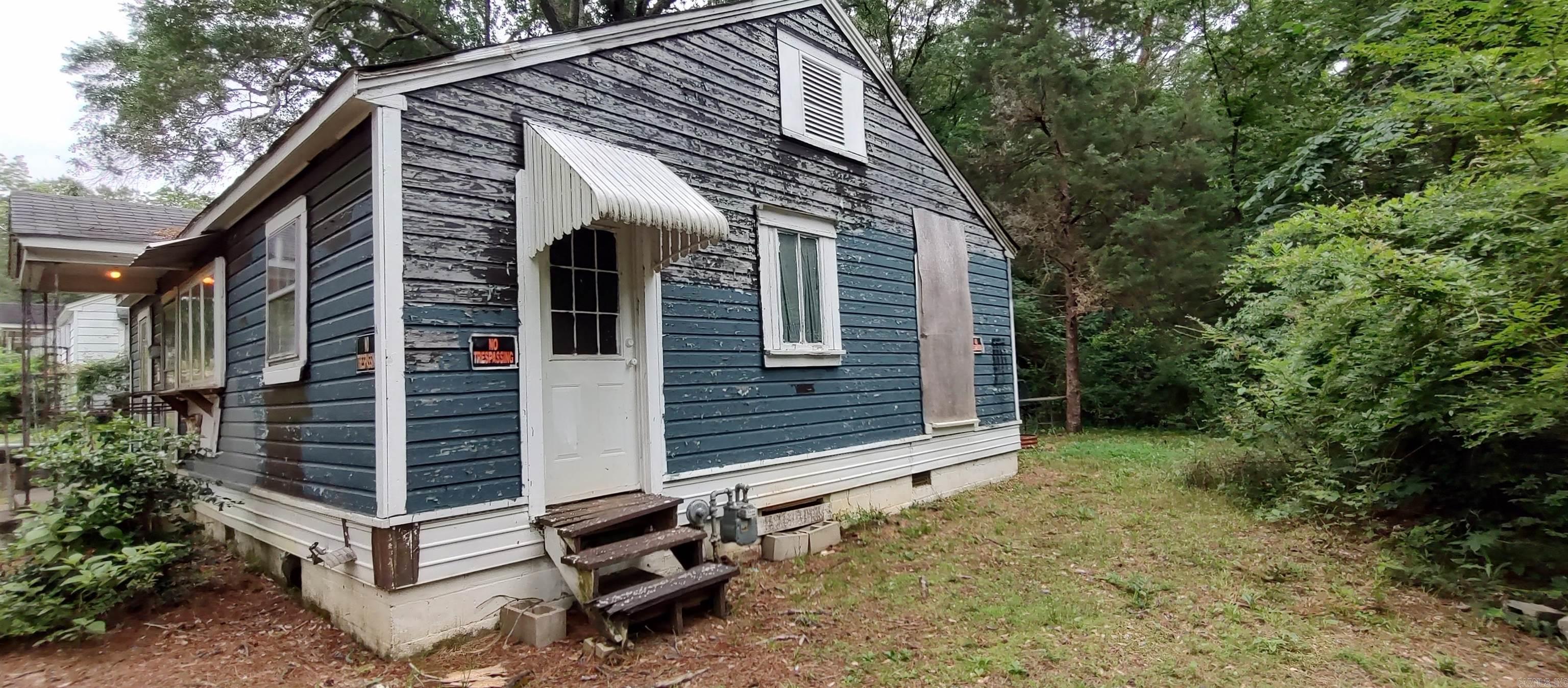 1069  Elm St.  Camden, AR