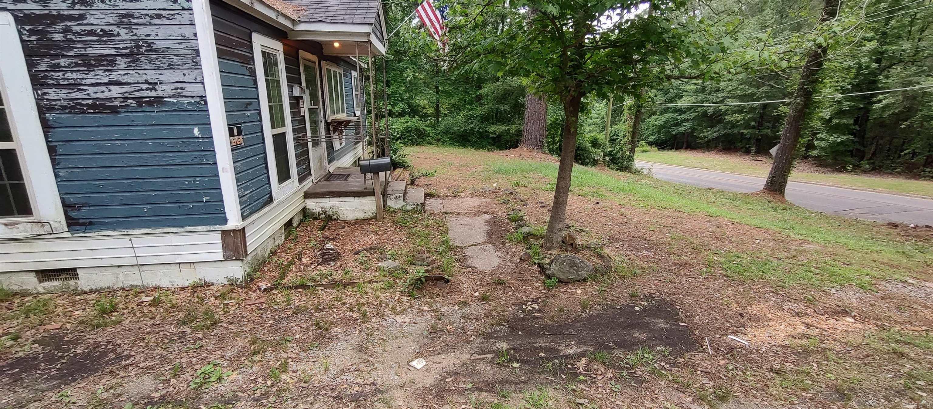 1069  Elm St.  Camden, AR