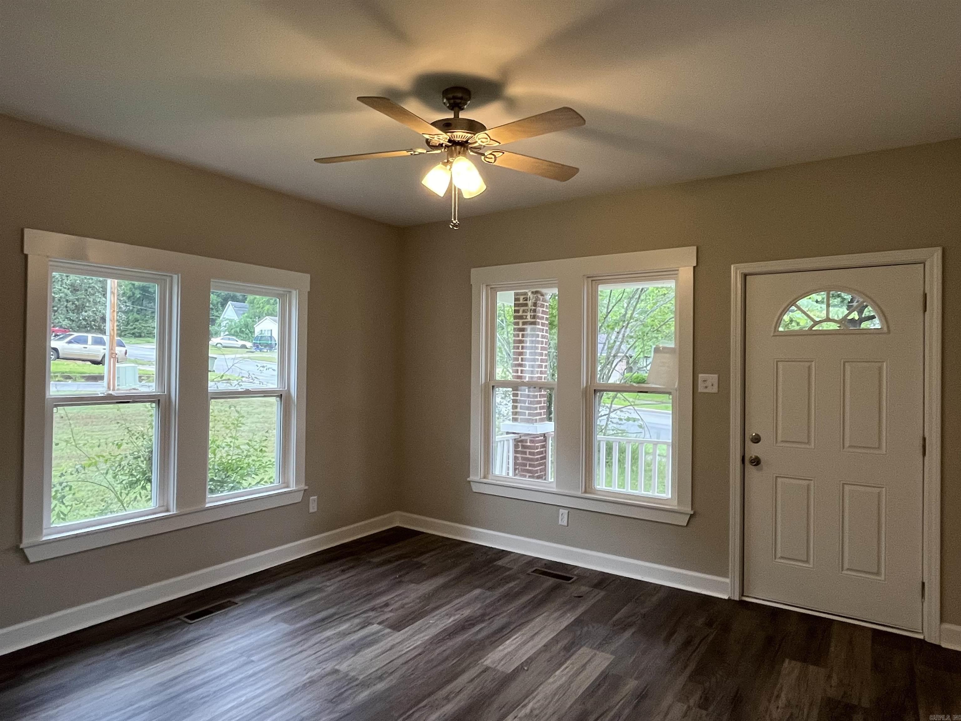 619  S Market  Benton, AR