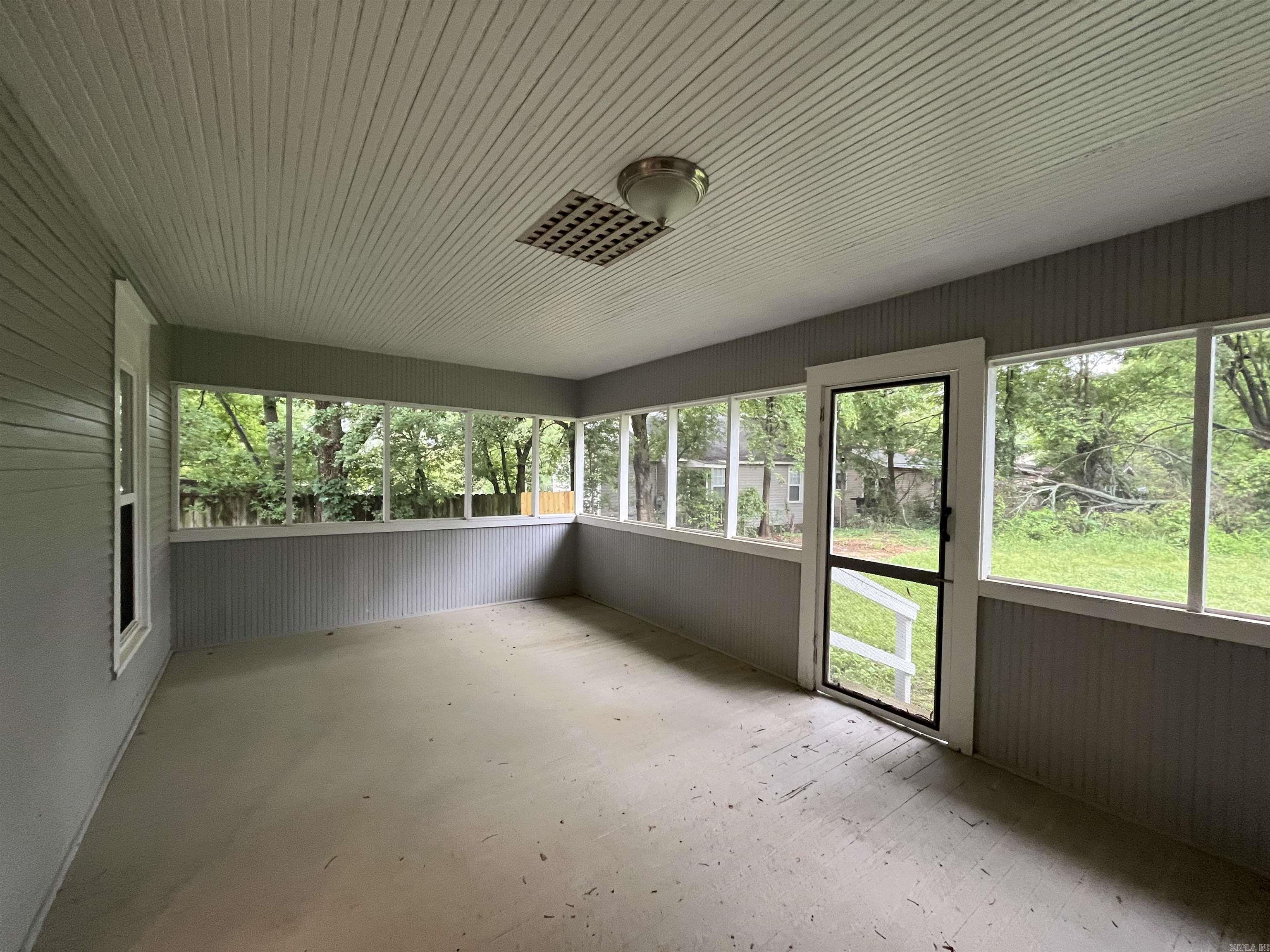 619  S Market  Benton, AR
