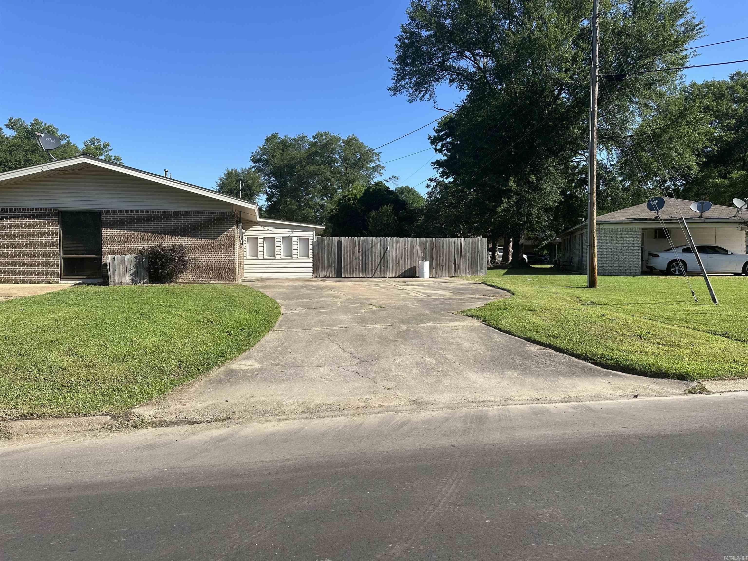 213 S ADCOCK  Dumas, AR