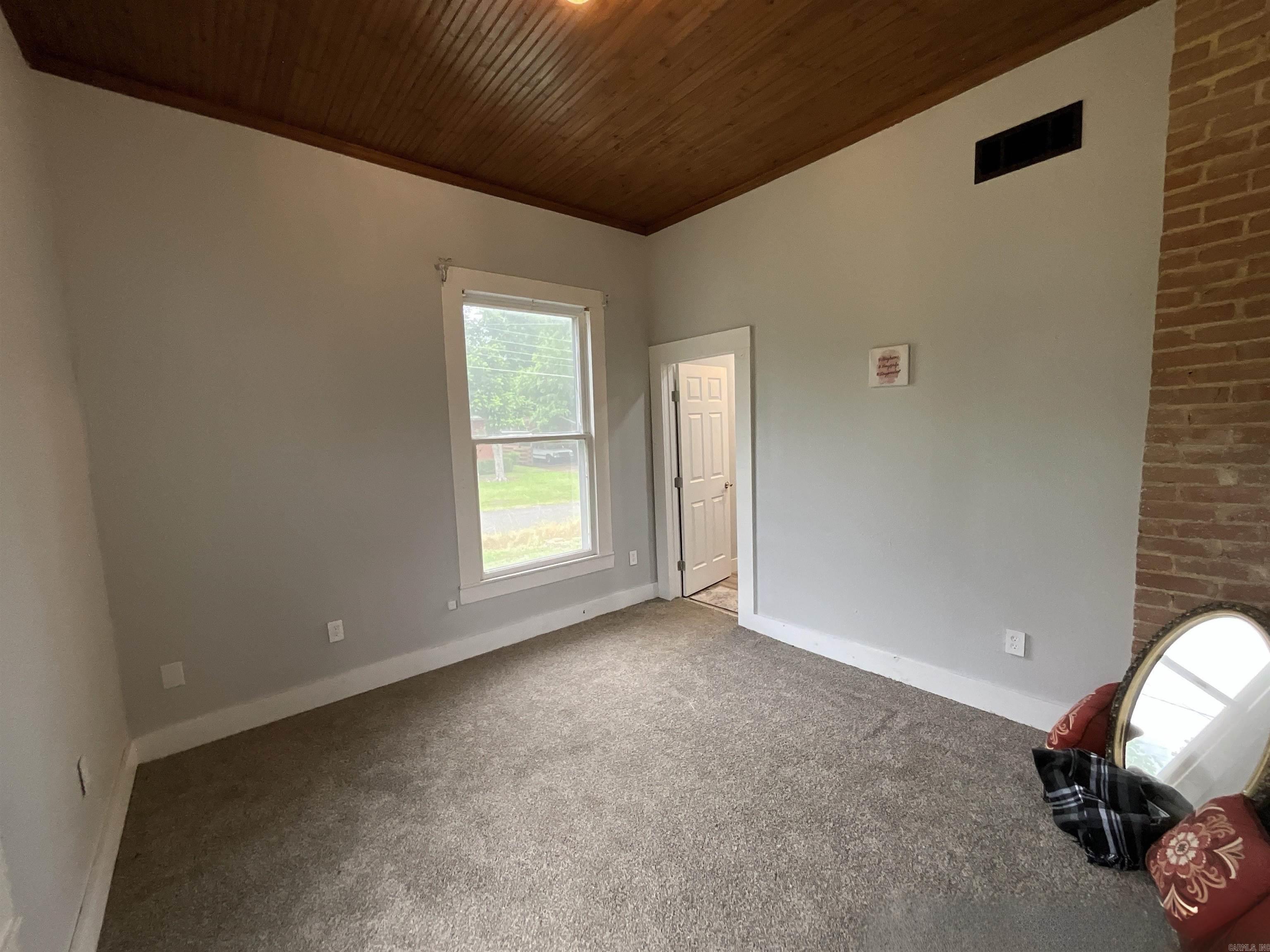 301 W Frazior  Linden, TX