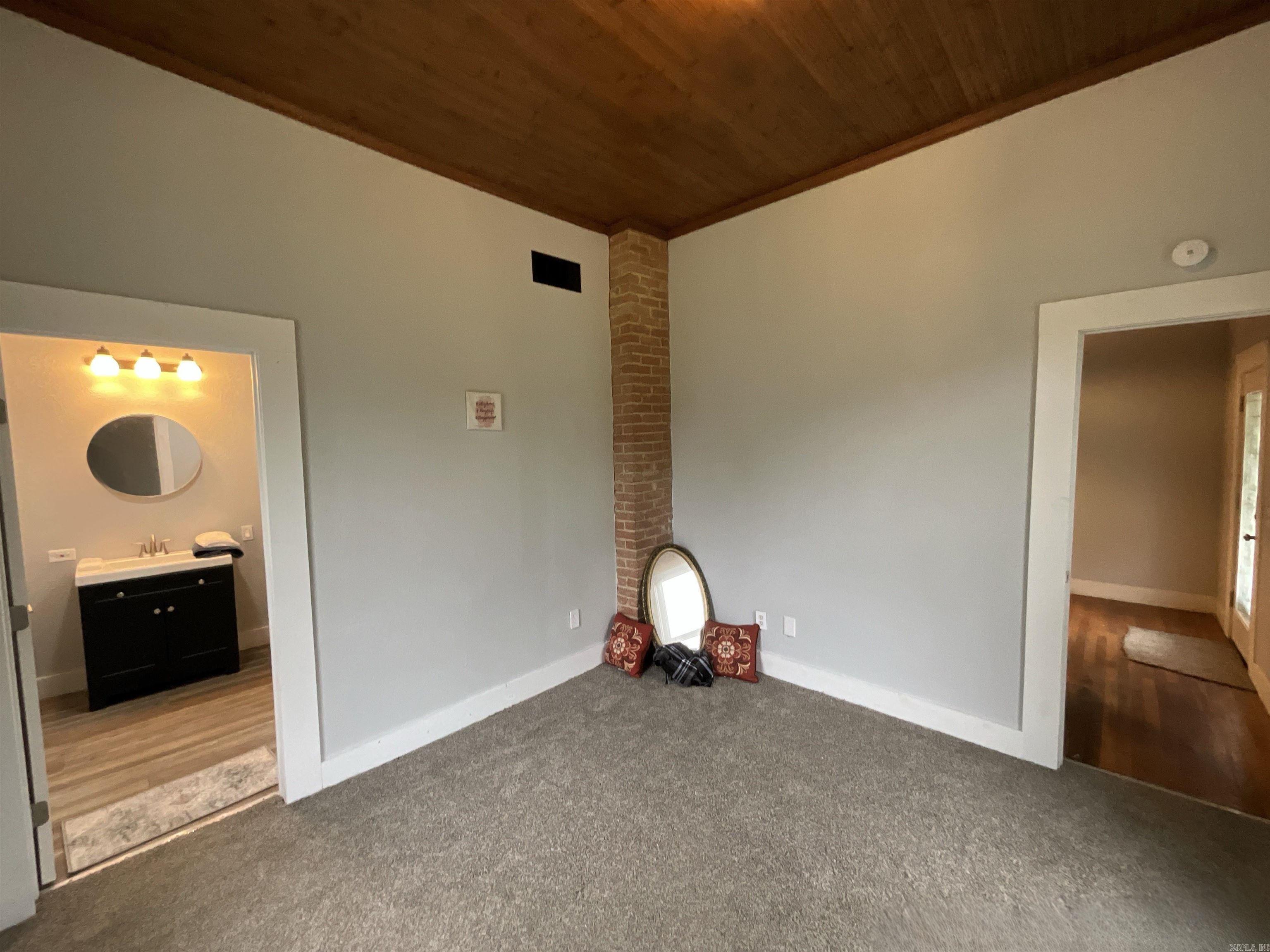 301 W Frazior  Linden, TX