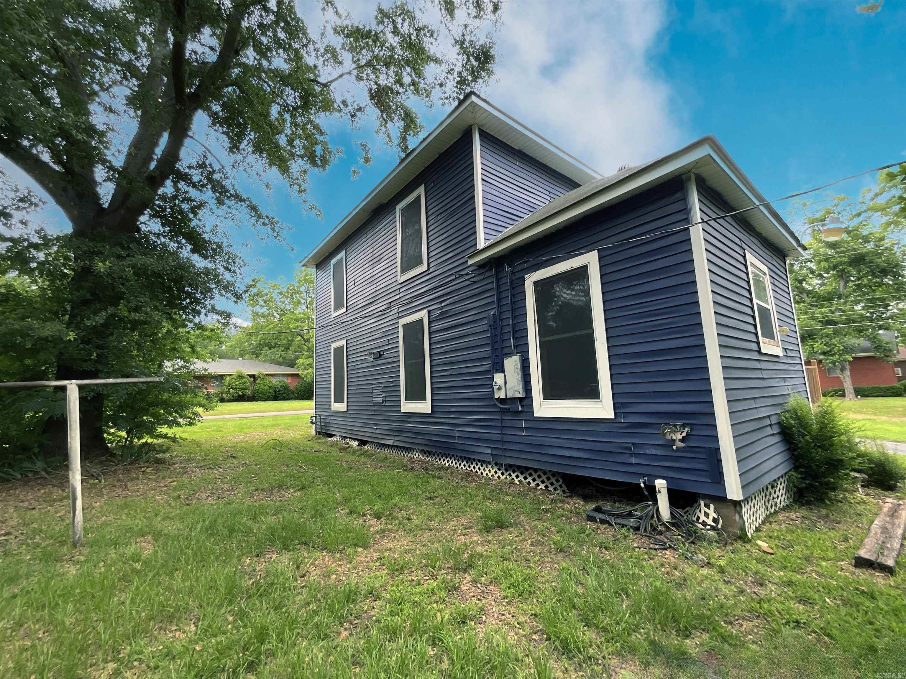 301 W Frazior  Linden, TX