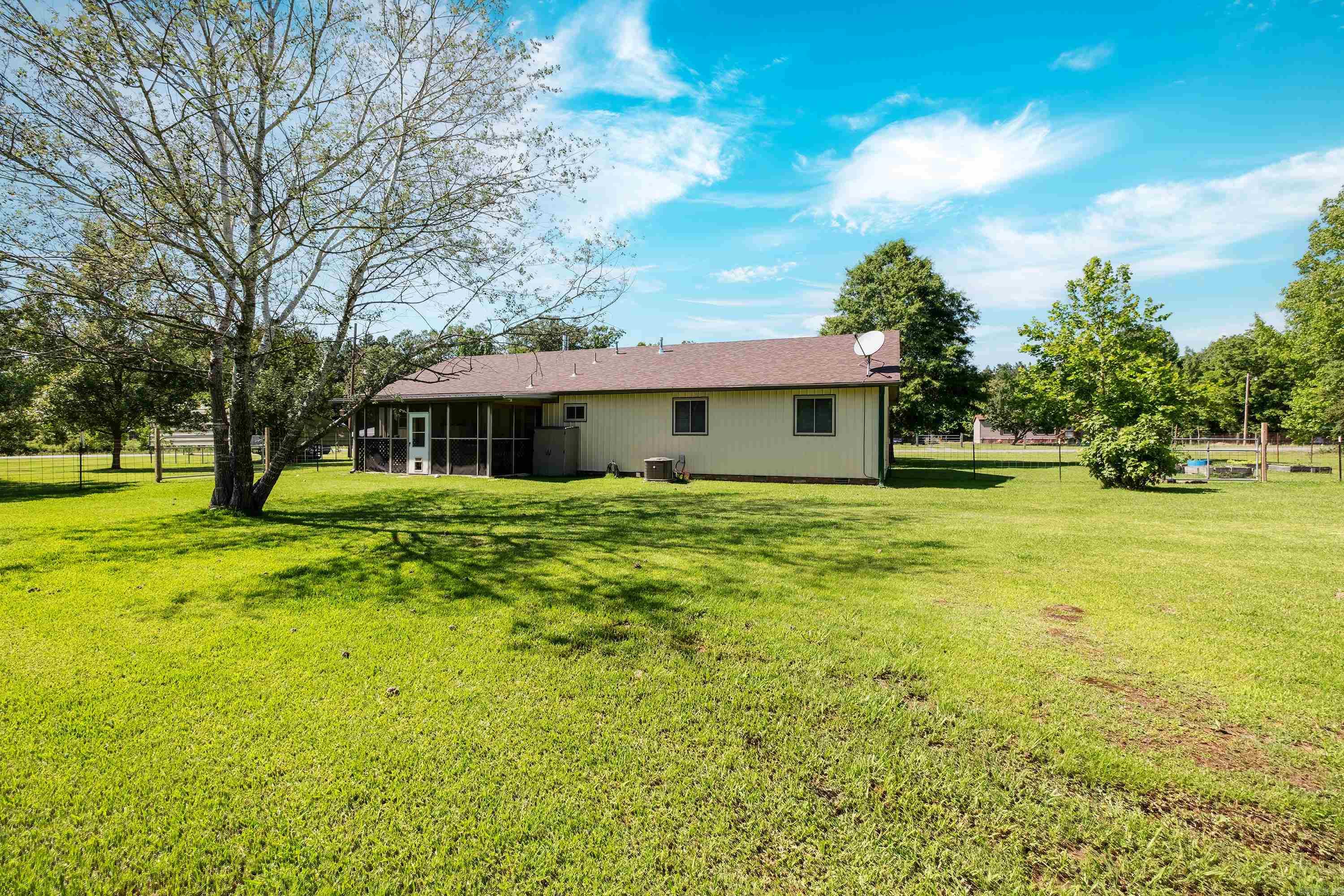 4025  Hensley Rd.  Hensley, AR