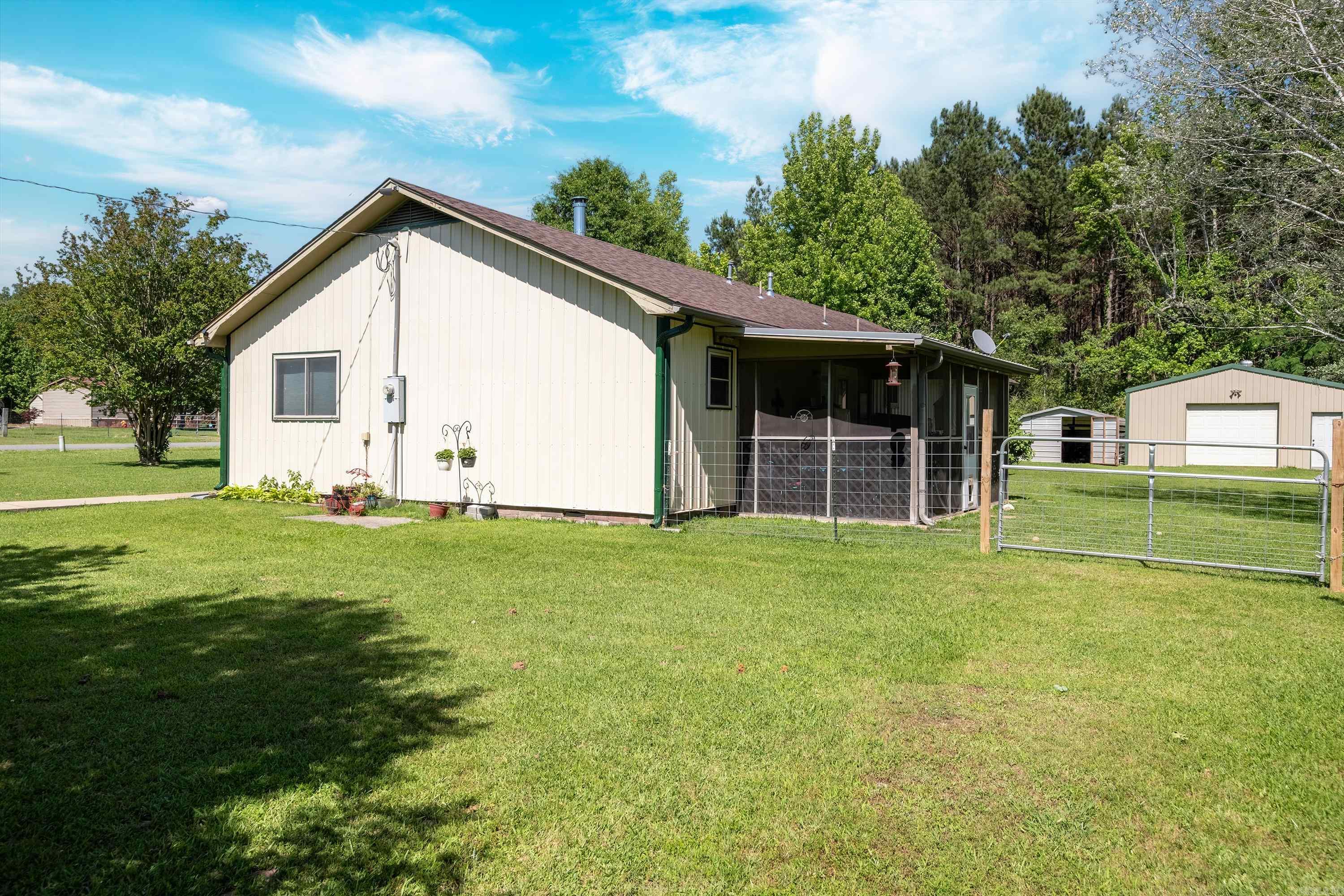 4025  Hensley Rd.  Hensley, AR