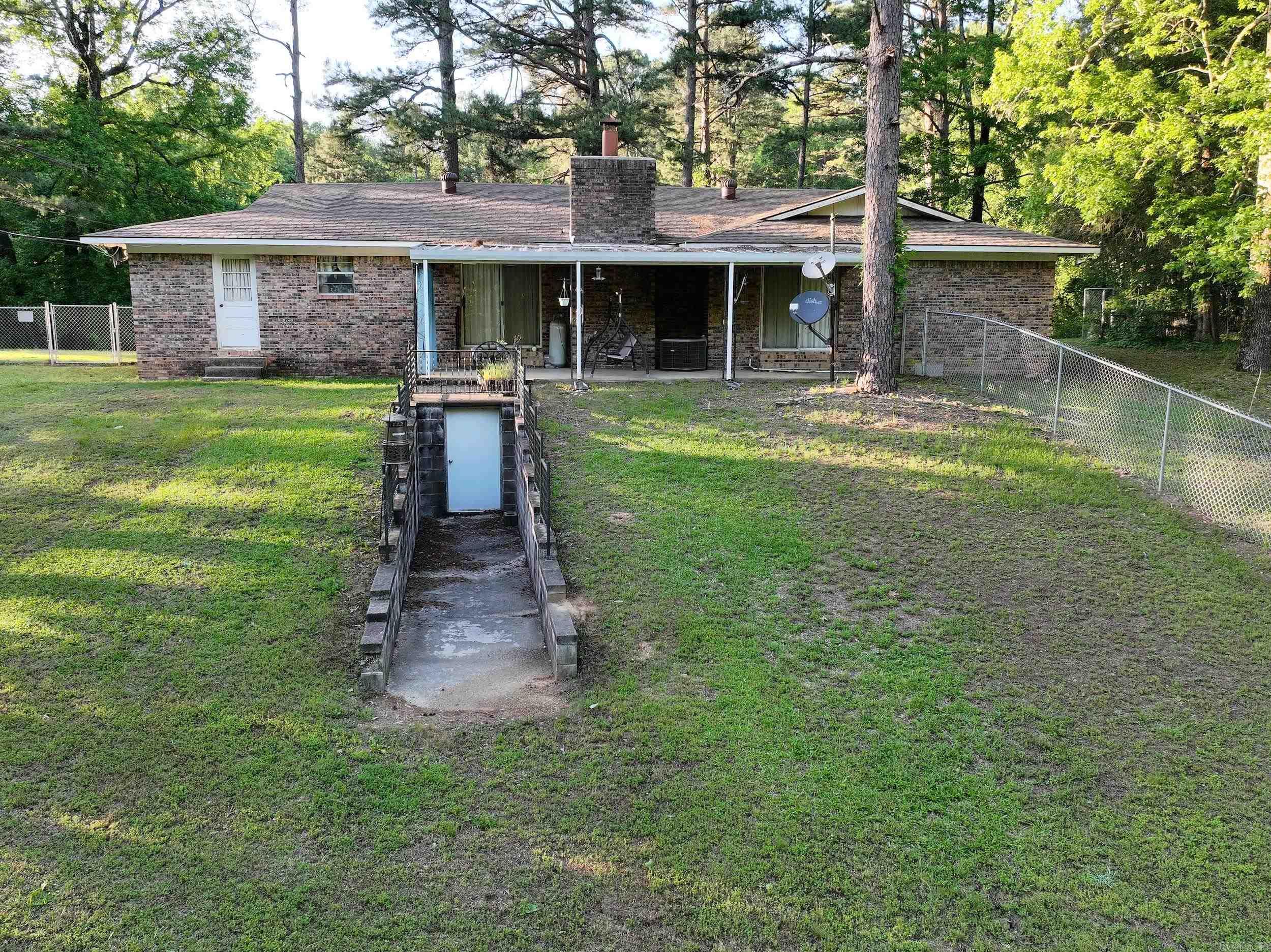 3061 W Highway 84  Umpire, AR