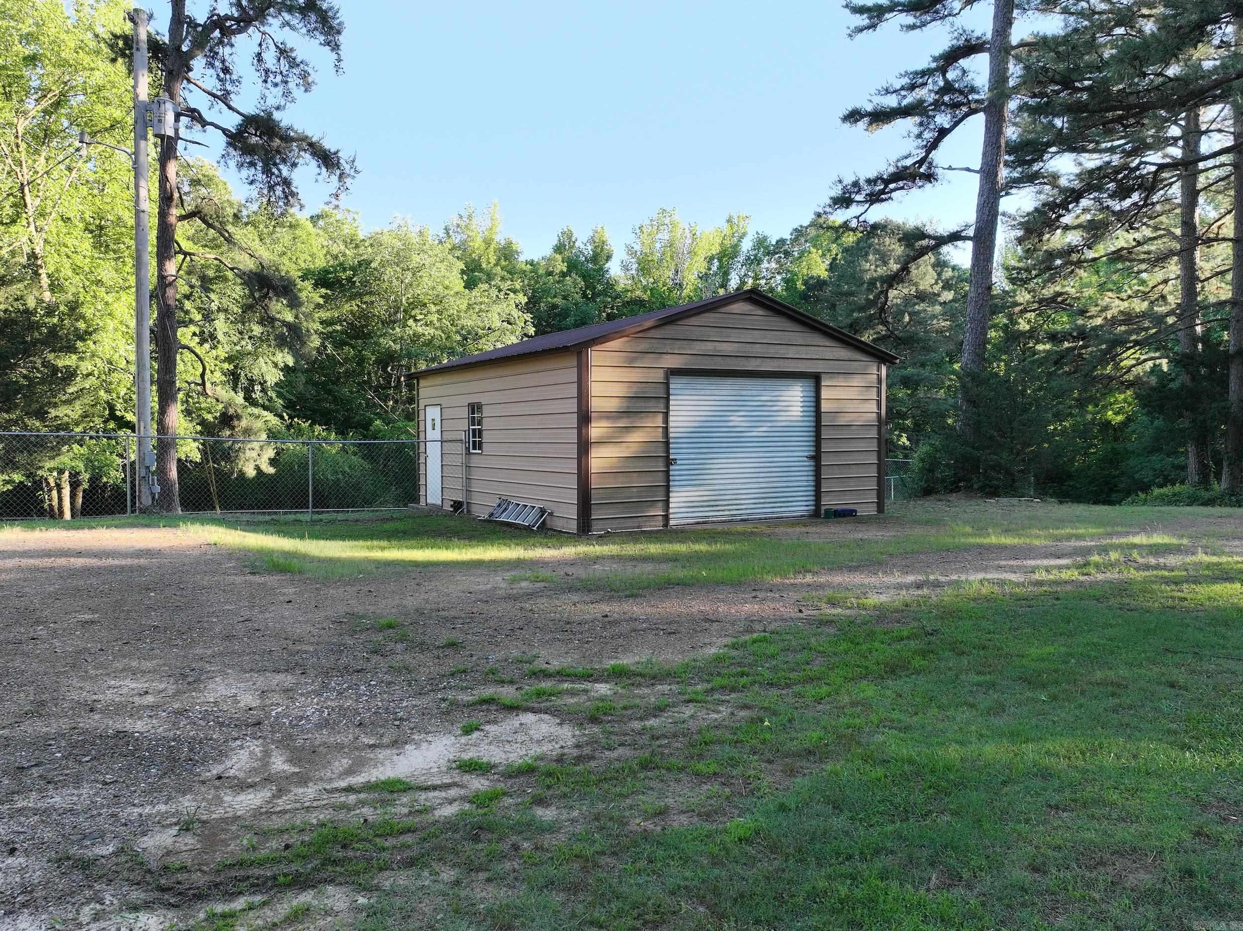 3061 W Highway 84  Umpire, AR