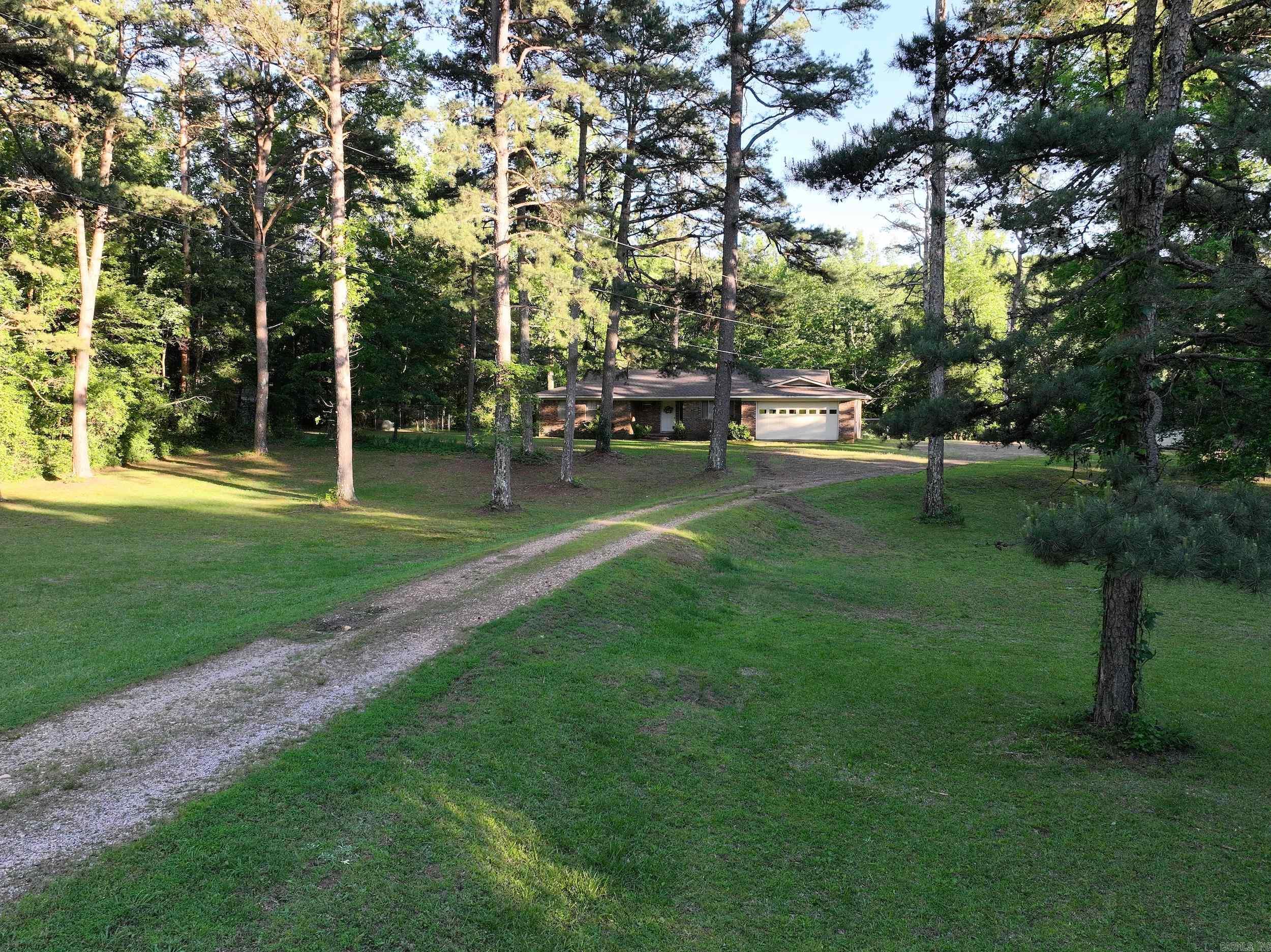 3061 W Highway 84  Umpire, AR