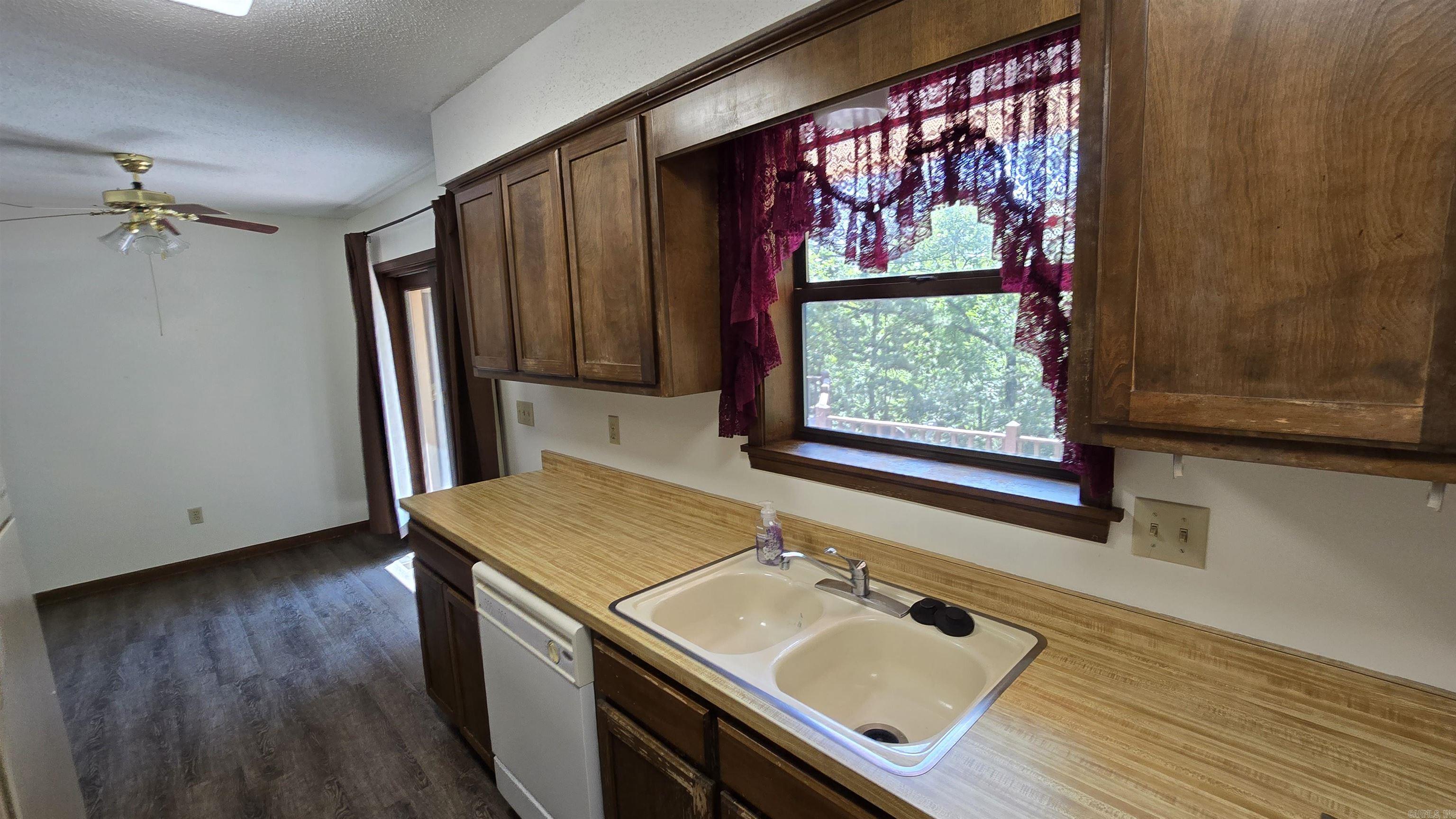 219  Dunlop  Fairfield Bay, AR