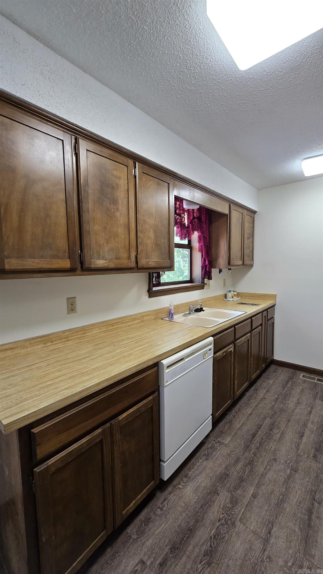 219  Dunlop  Fairfield Bay, AR