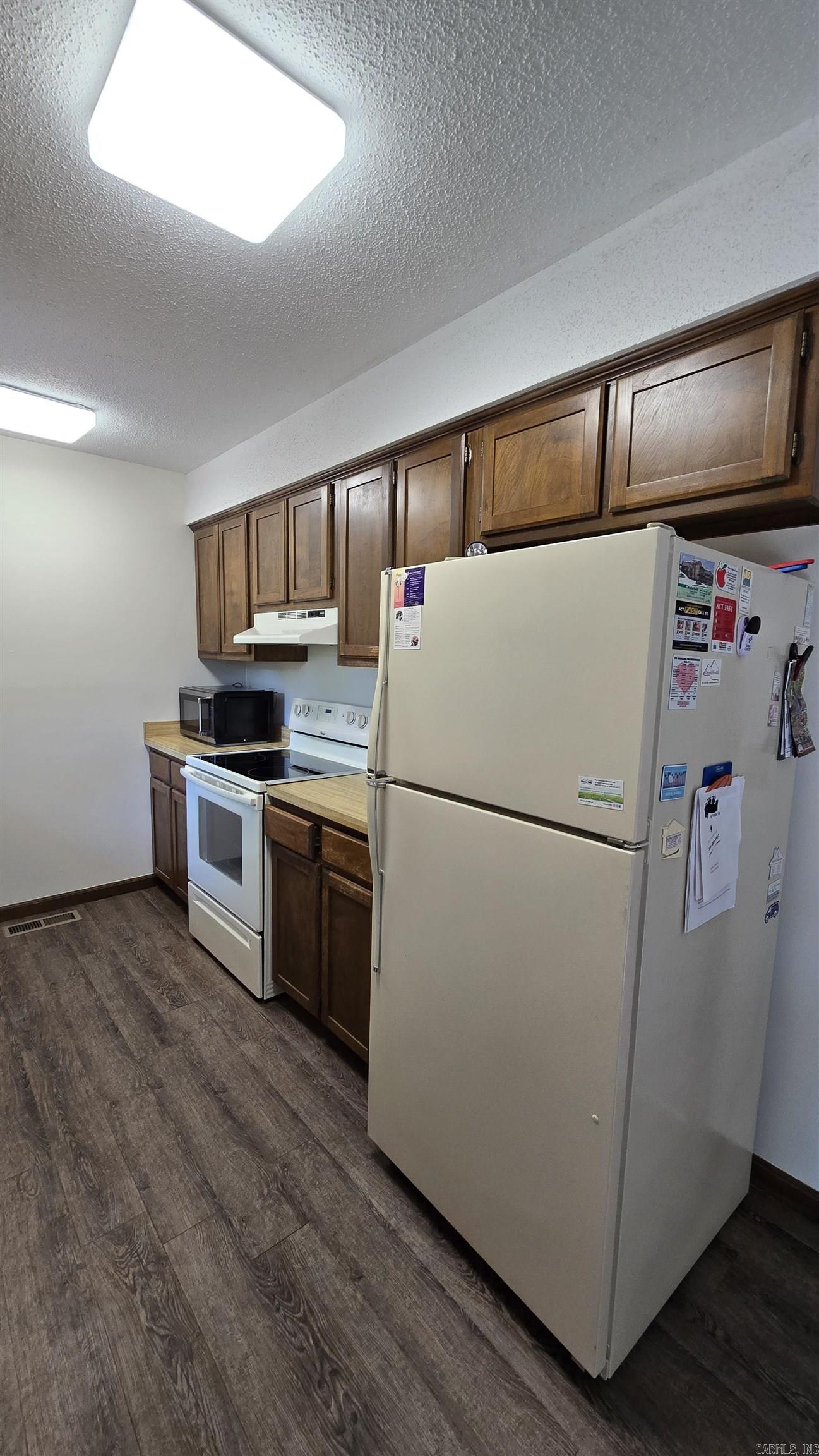 219  Dunlop  Fairfield Bay, AR
