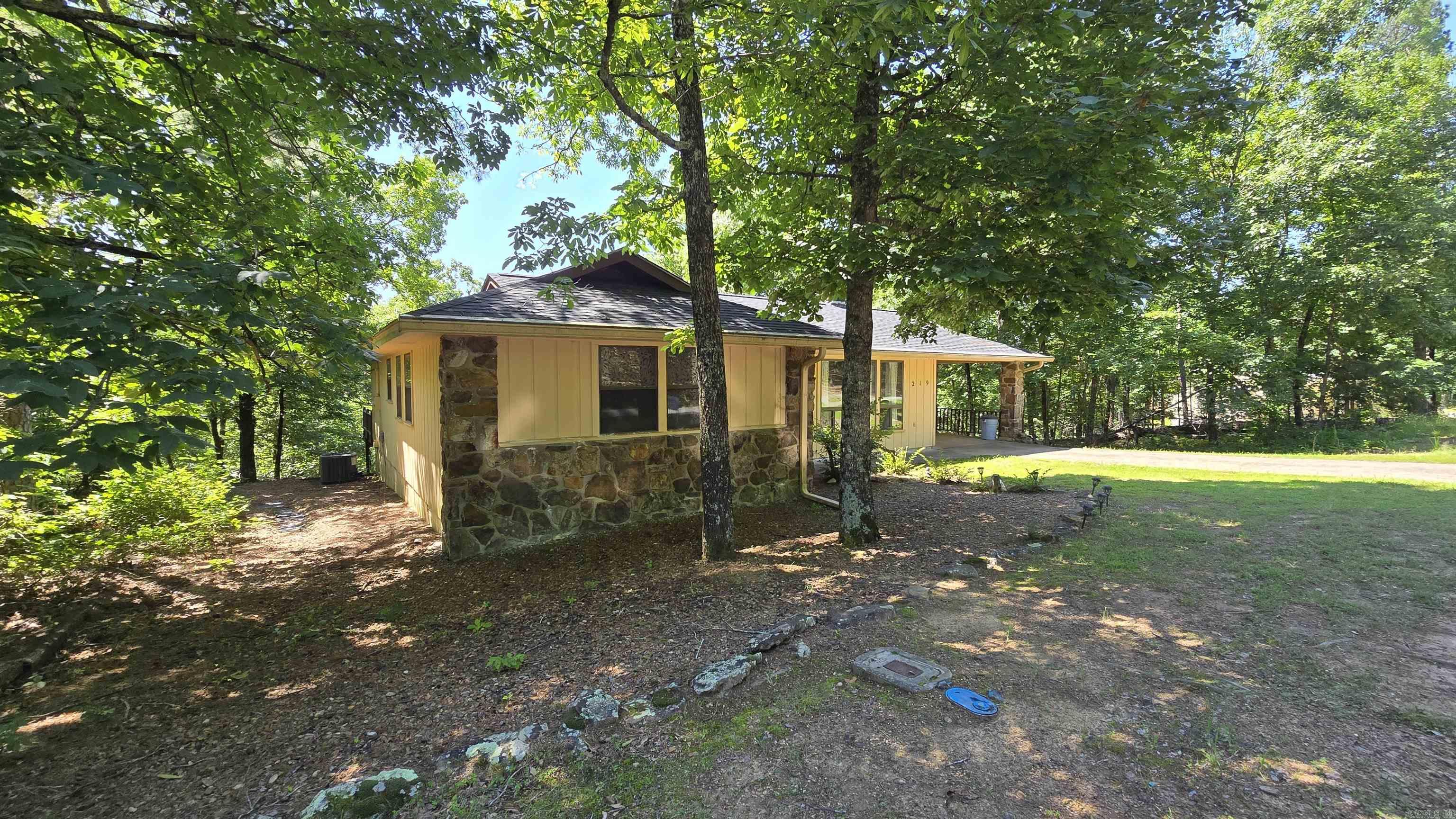 219  Dunlop  Fairfield Bay, AR