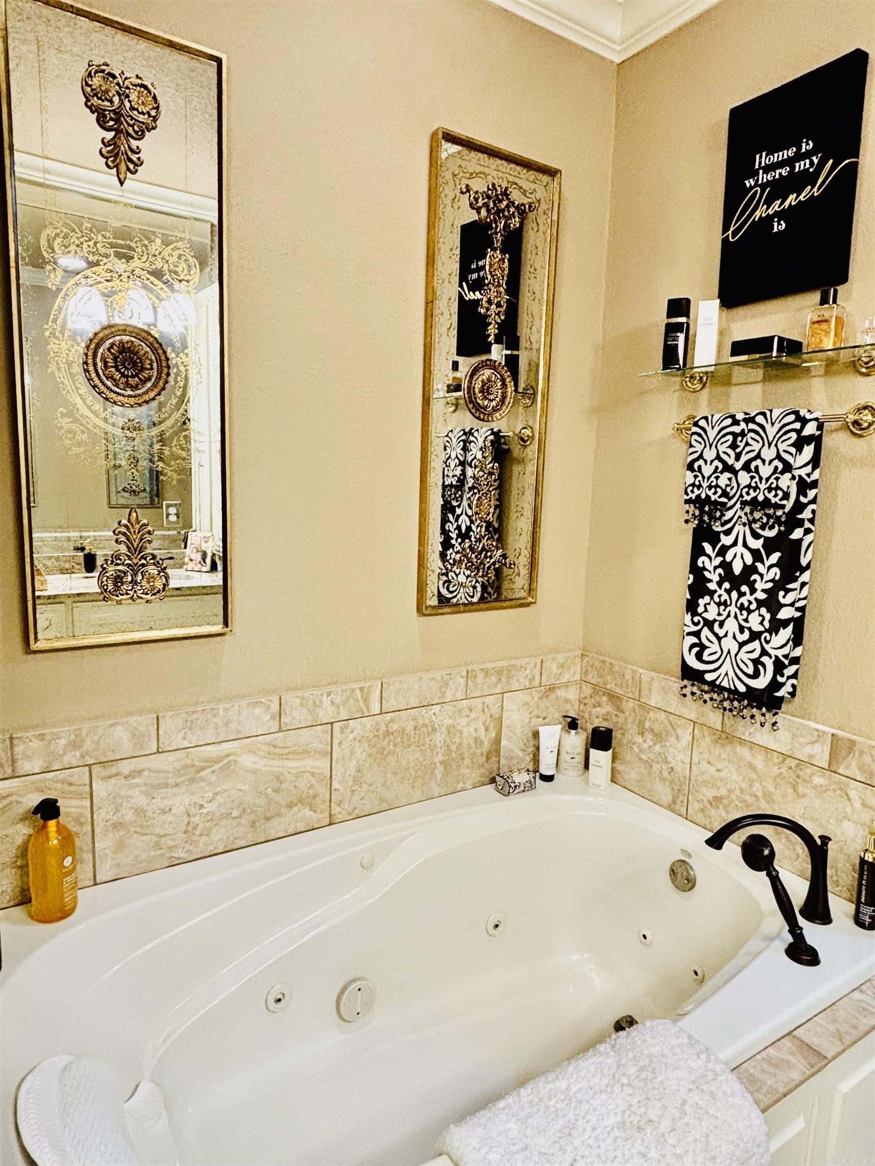 130  Grand Isle Dr Unit 2E  Hot Springs, AR
