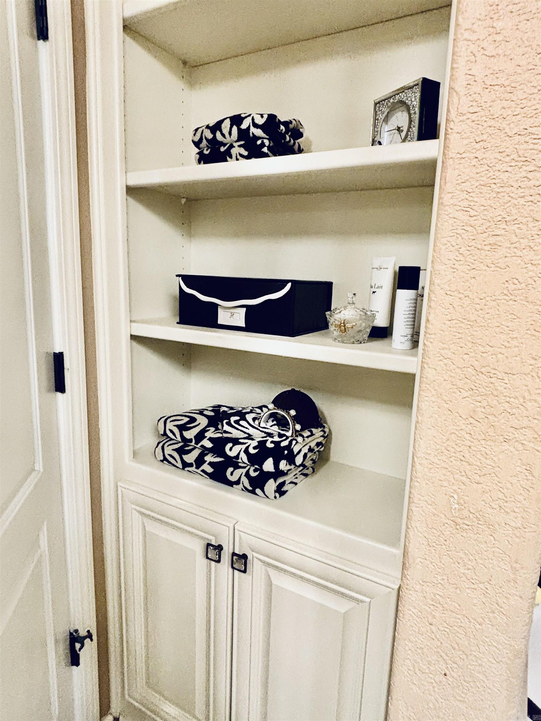 130  Grand Isle Dr Unit 2E  Hot Springs, AR