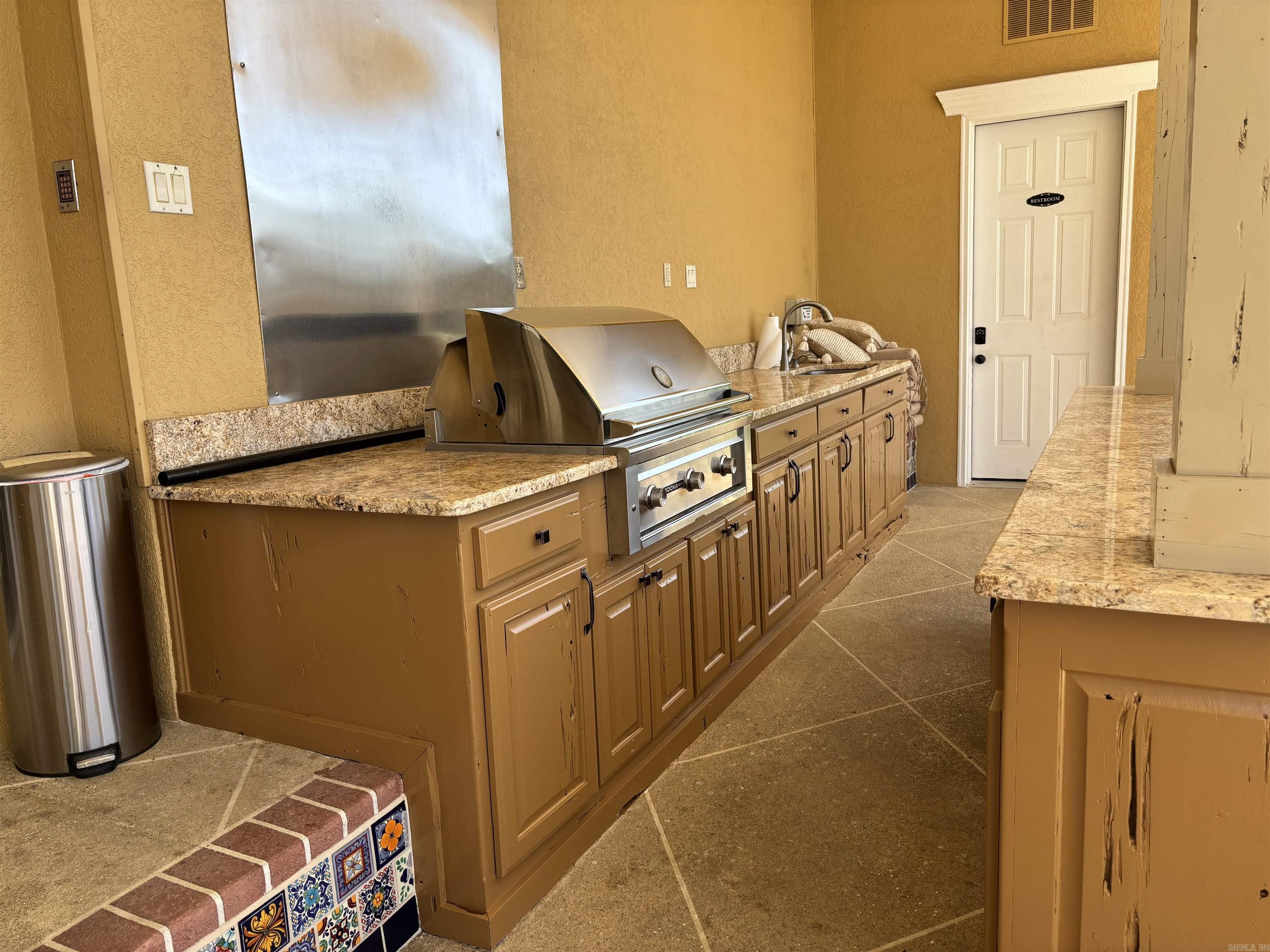 130  Grand Isle Dr Unit 2E  Hot Springs, AR