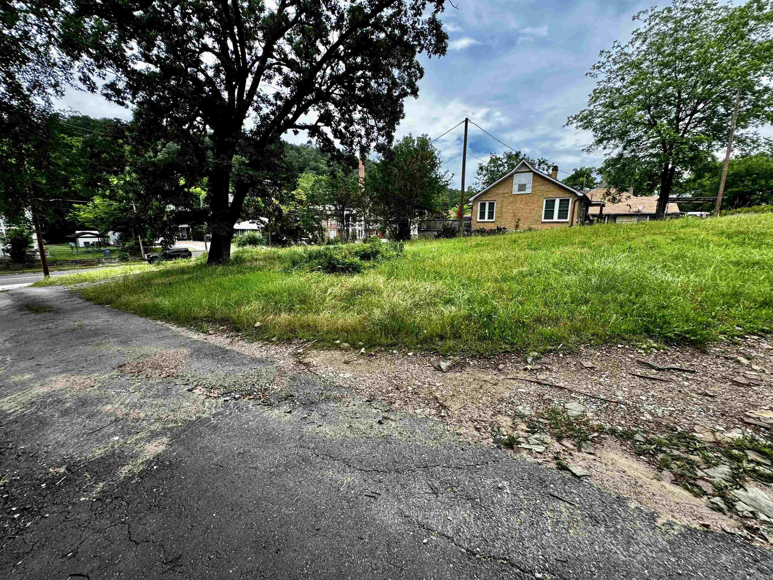 408  Spring  Hot Springs, AR