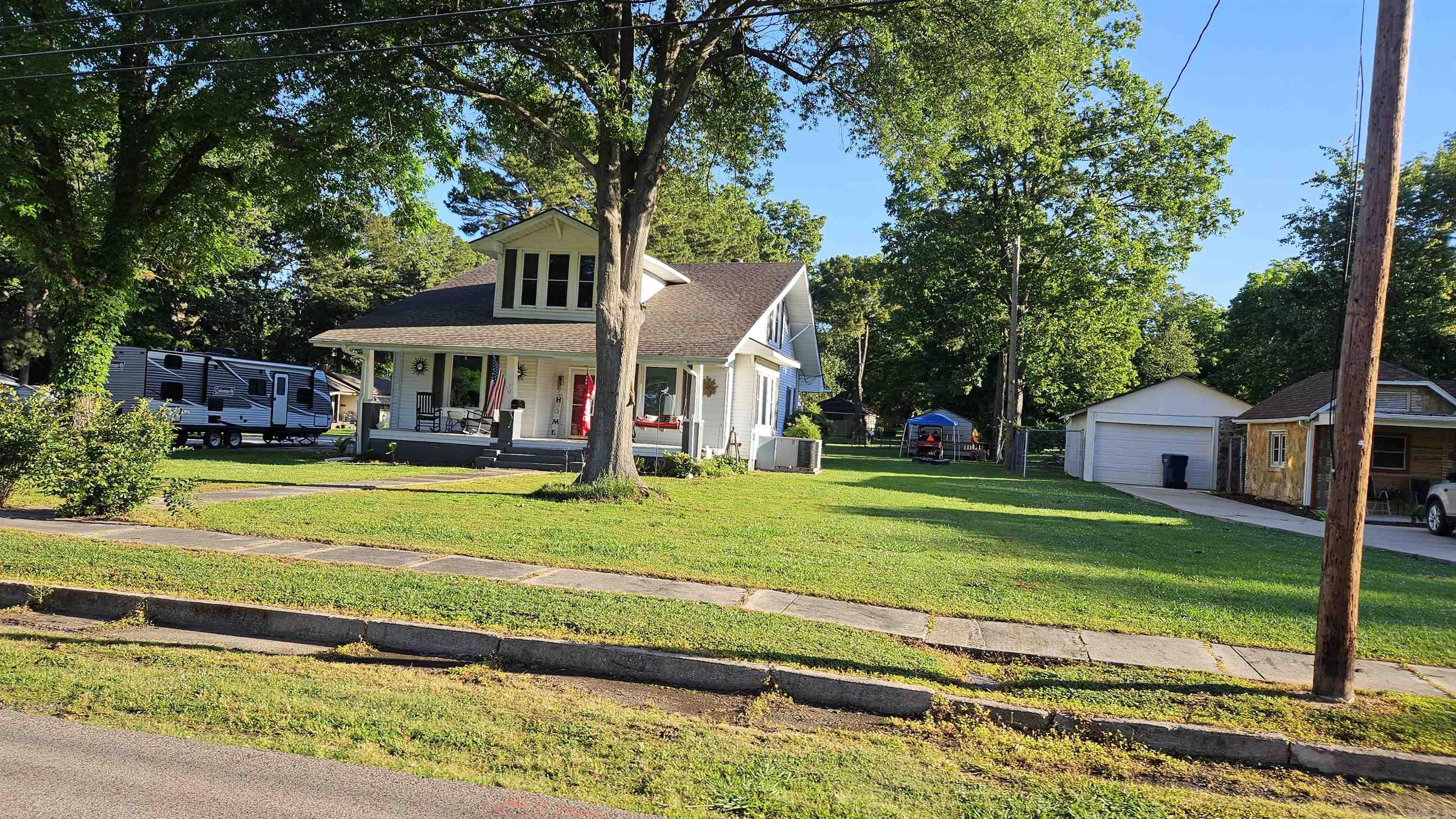 620 W 3rd St  Rector, AR