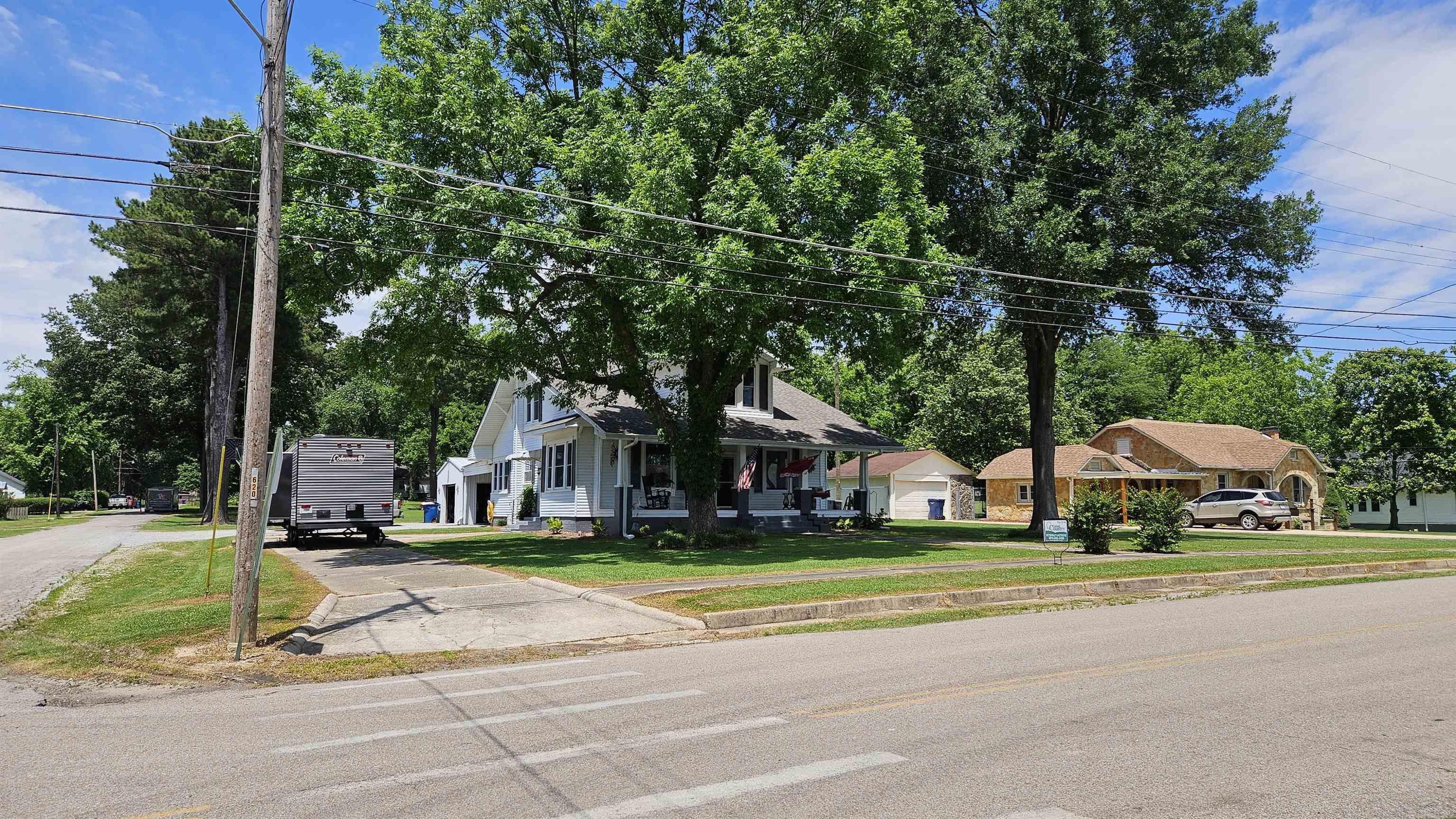 620 W 3rd St  Rector, AR