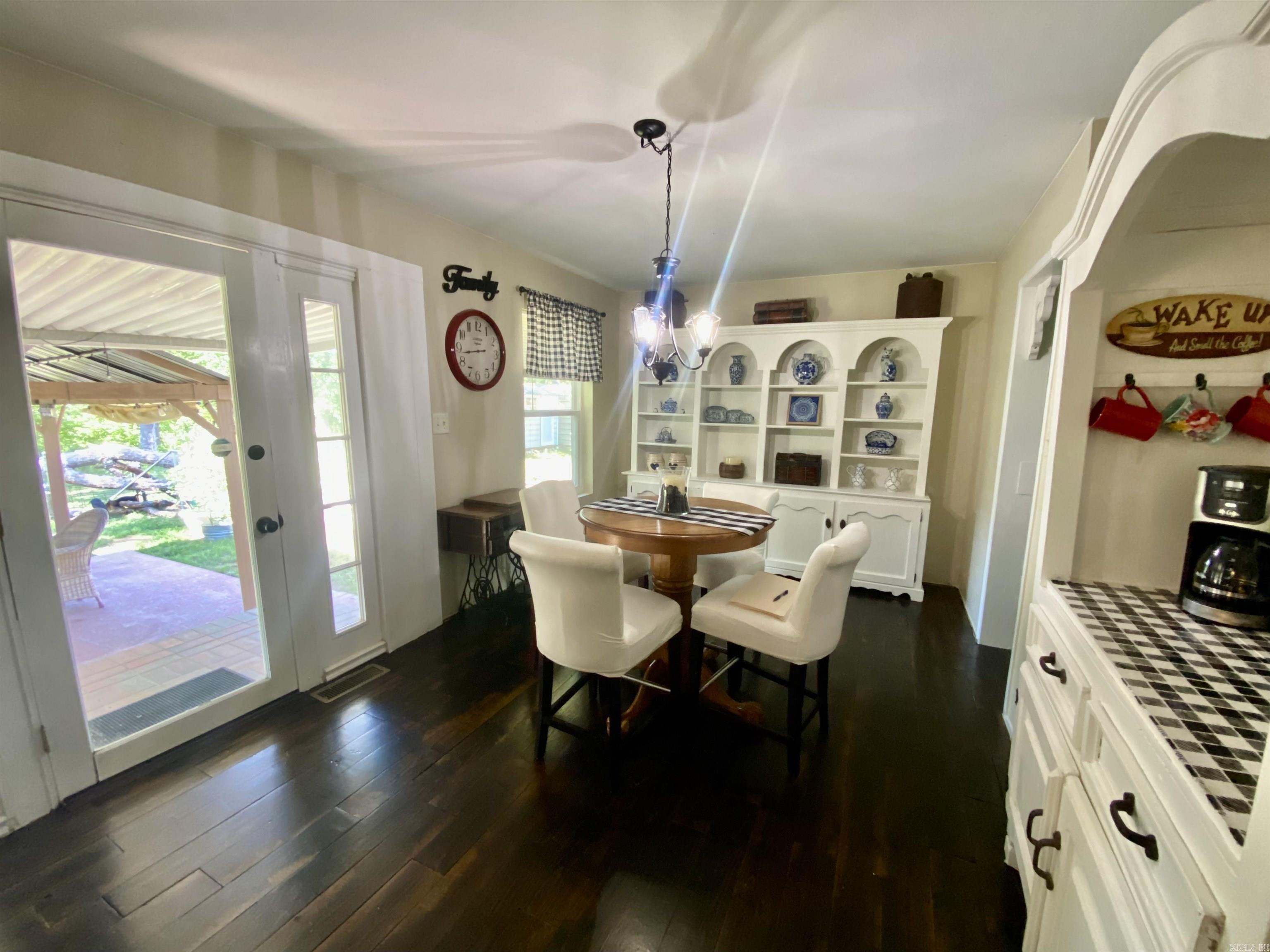 16  Mockingbird  Story, AR