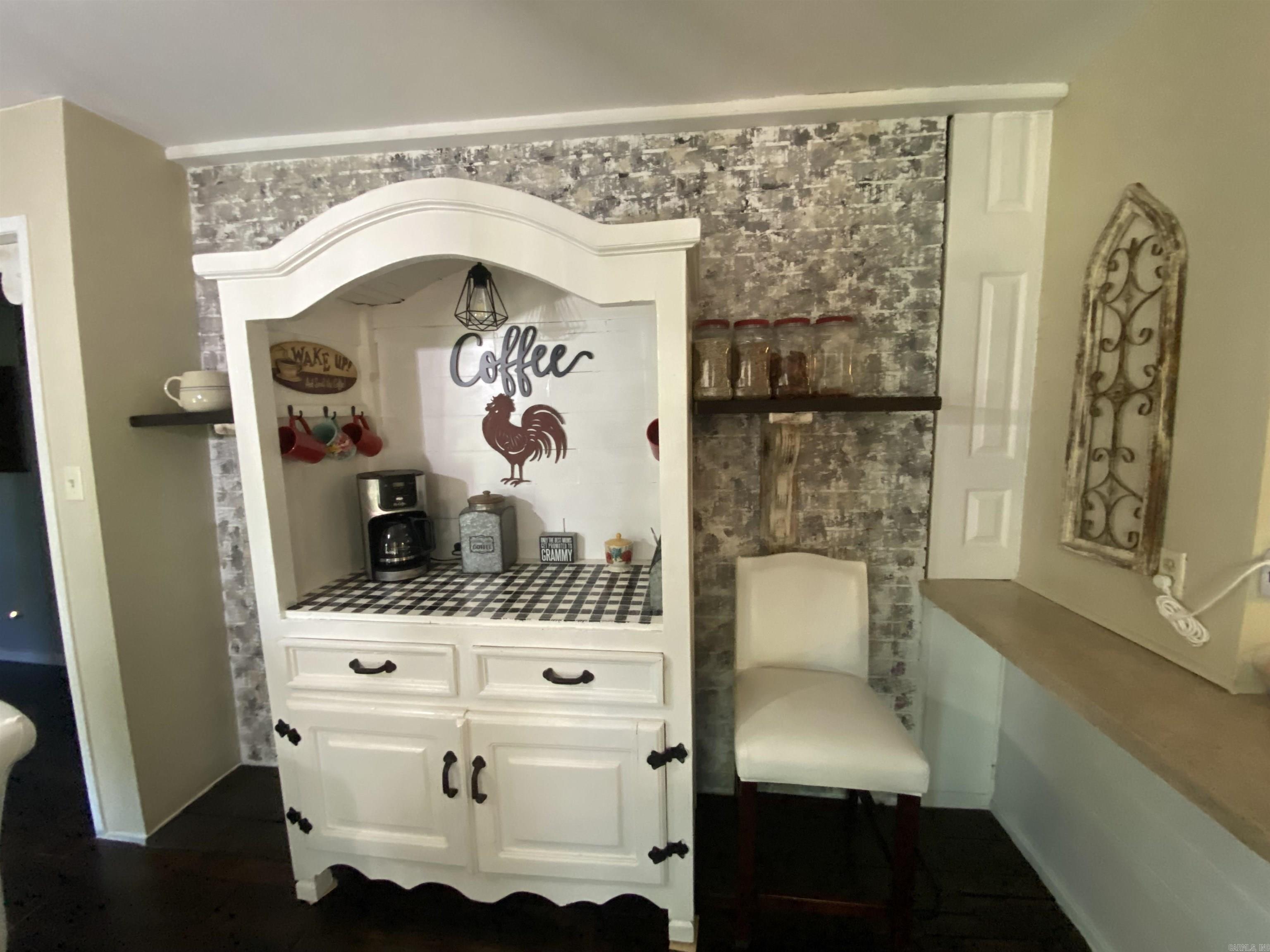 16  Mockingbird  Story, AR