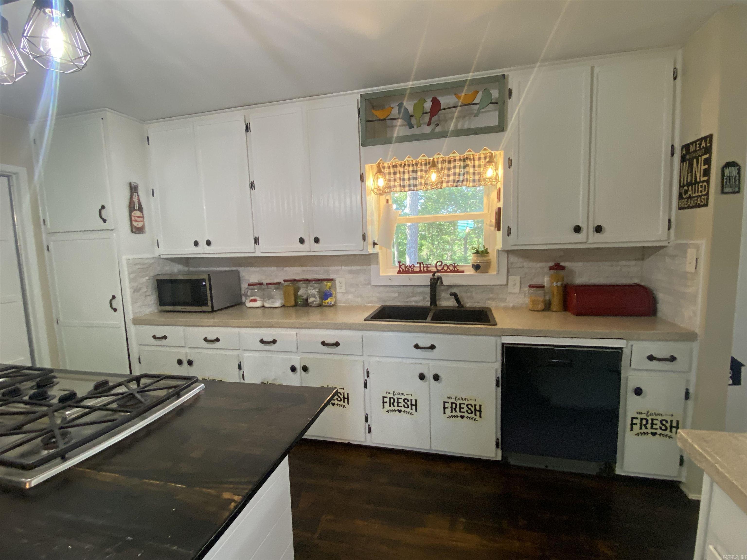 16  Mockingbird  Story, AR