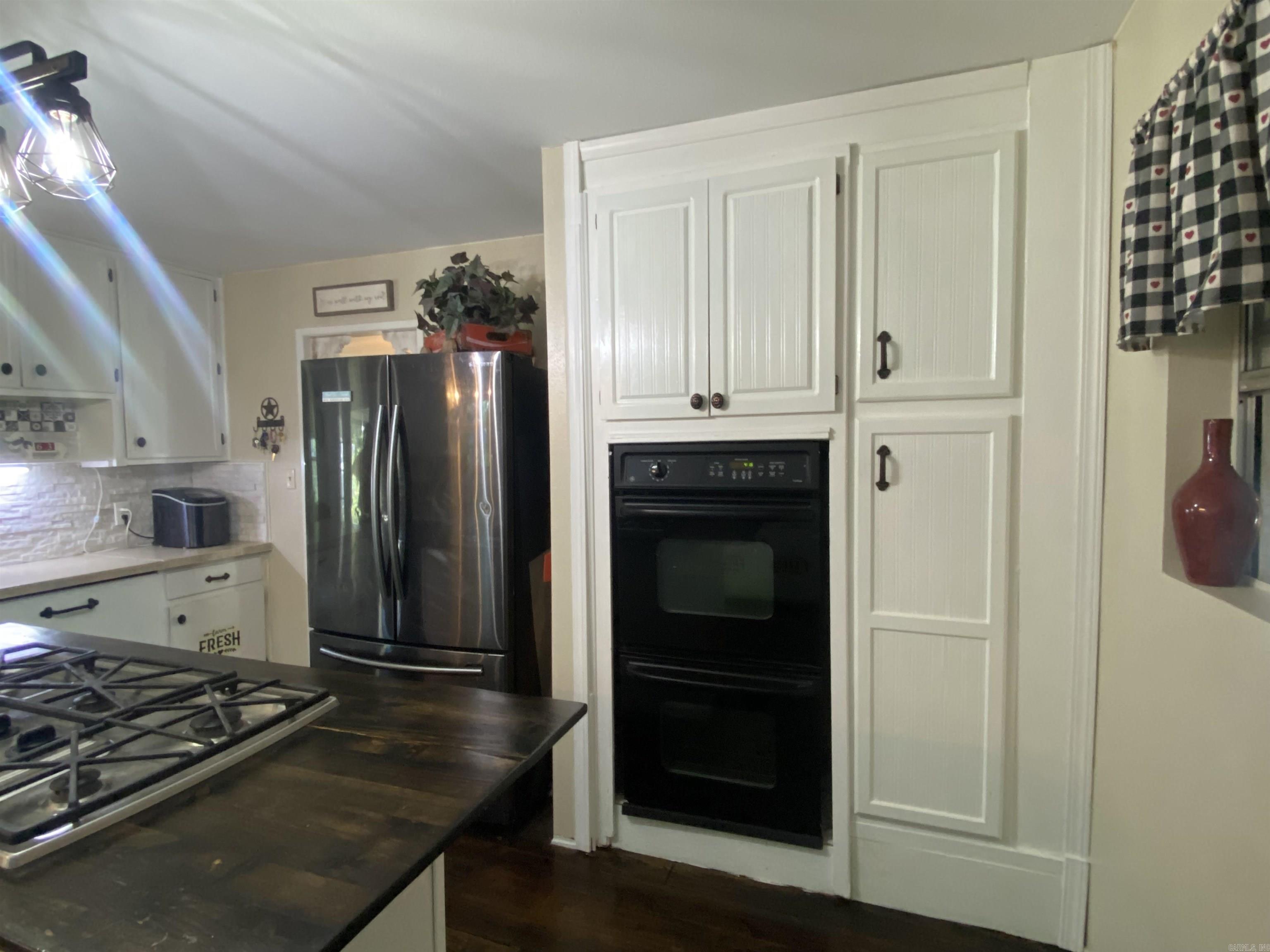 16  Mockingbird  Story, AR