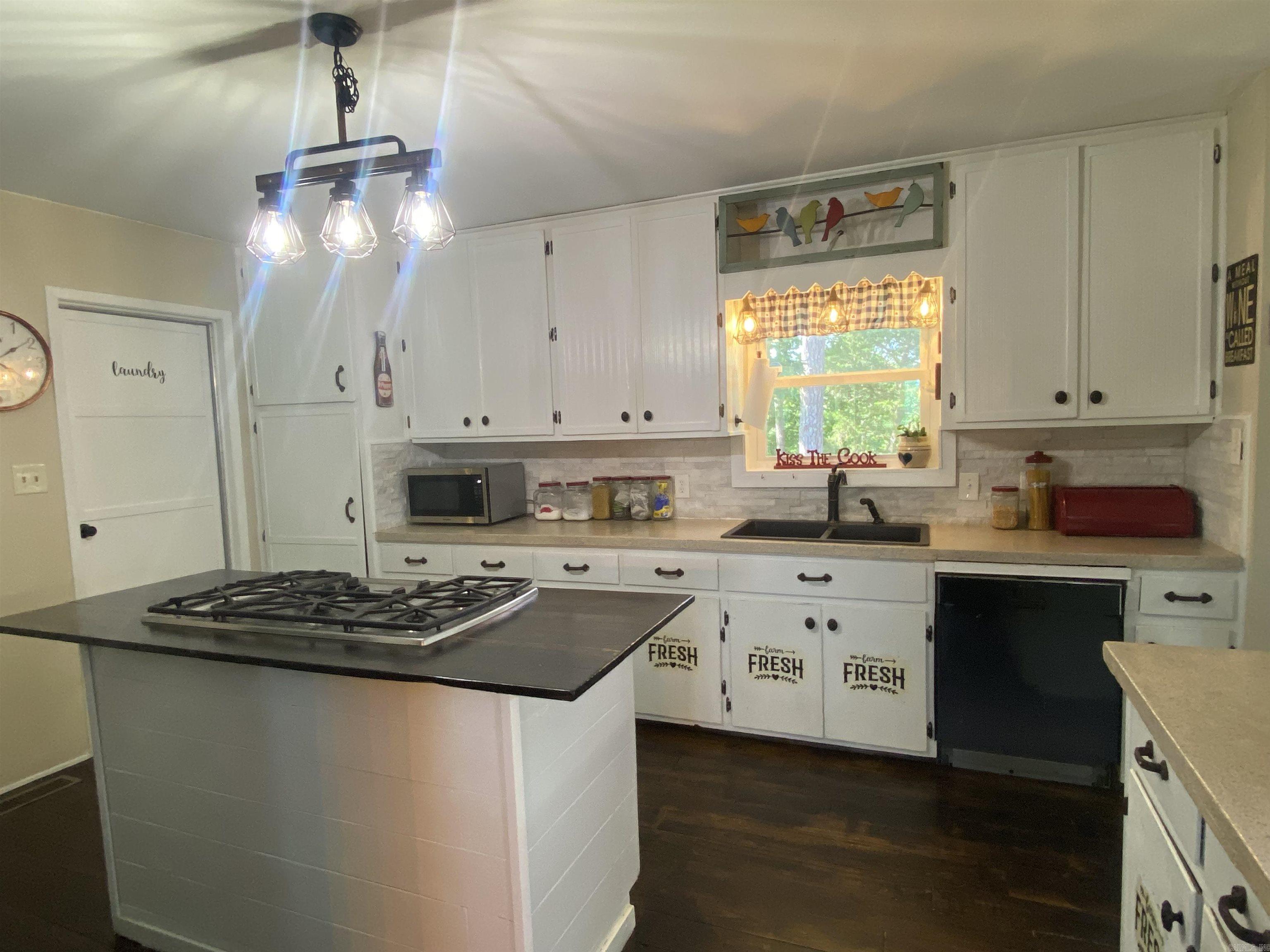 16  Mockingbird  Story, AR
