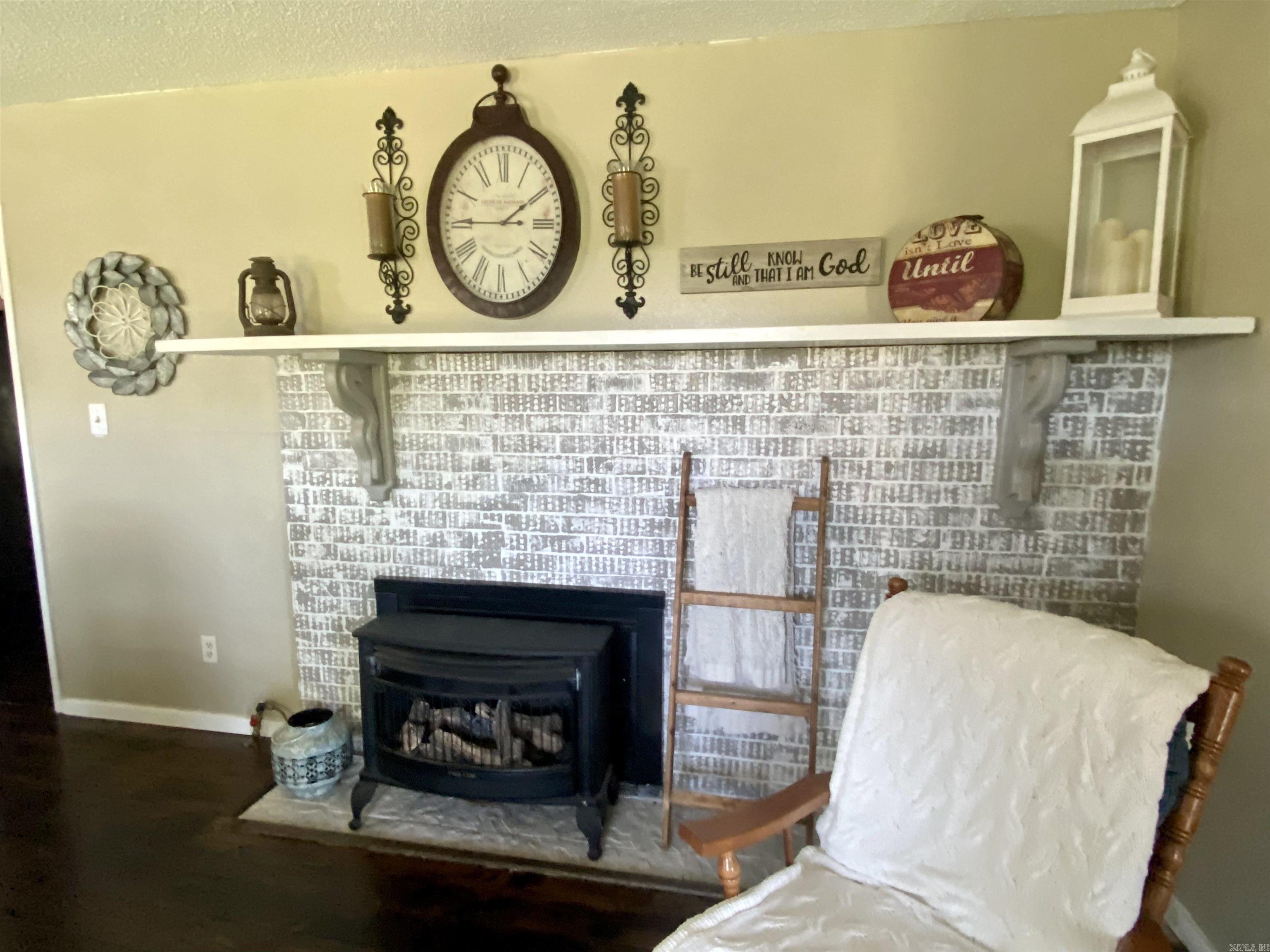 16  Mockingbird  Story, AR