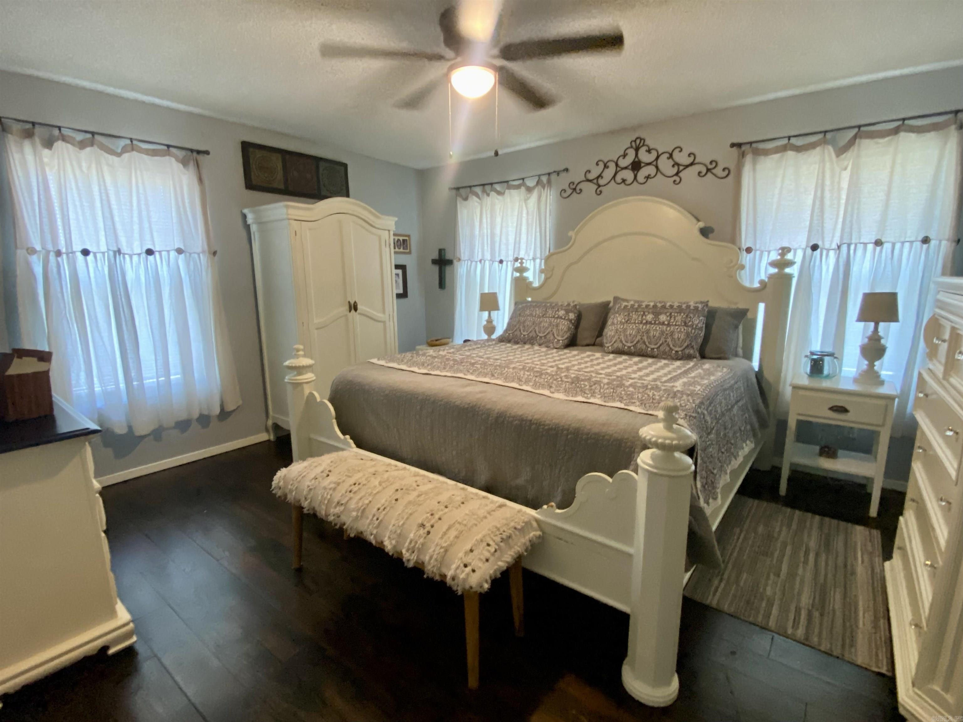 16  Mockingbird  Story, AR
