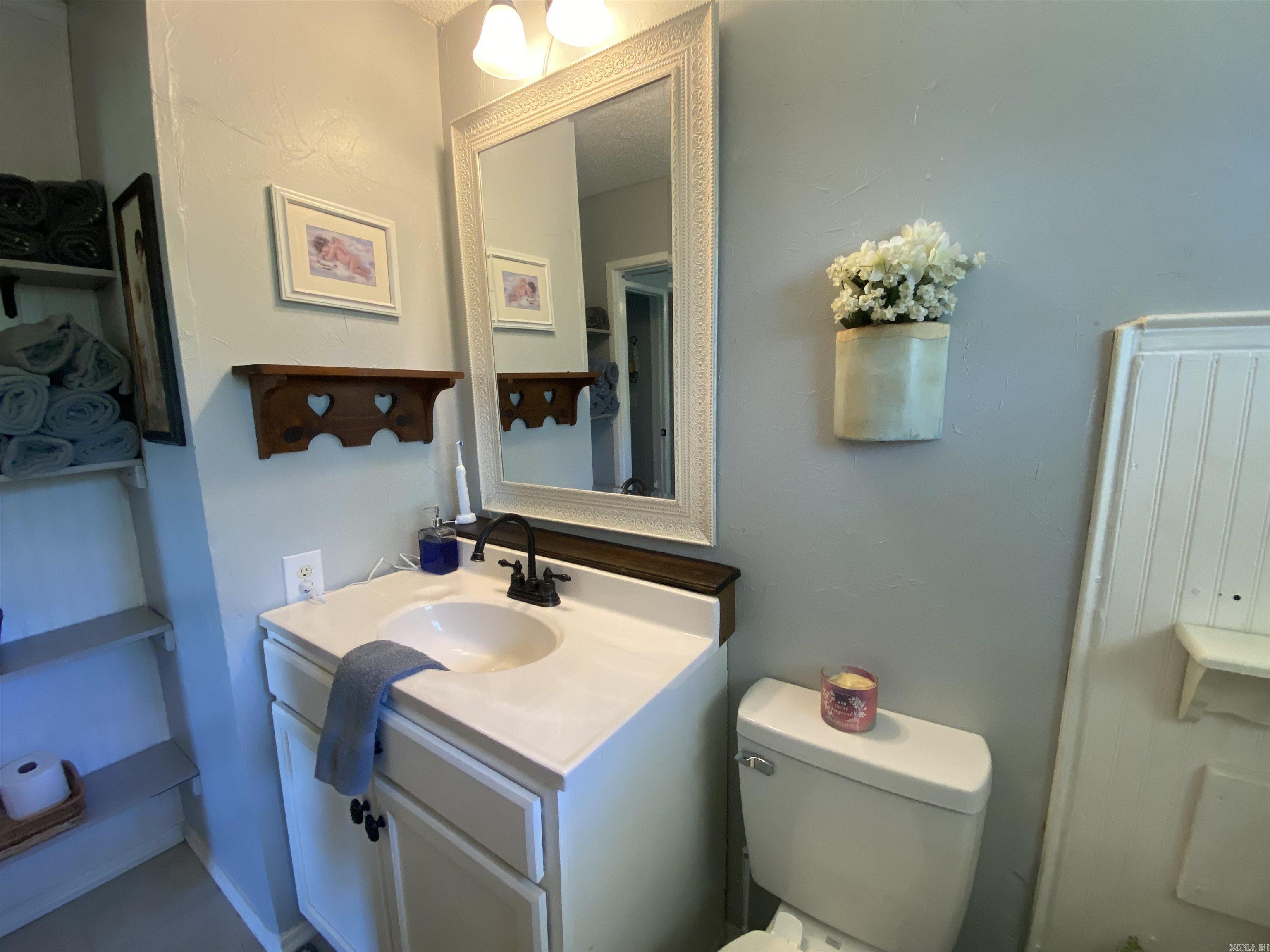 16  Mockingbird  Story, AR