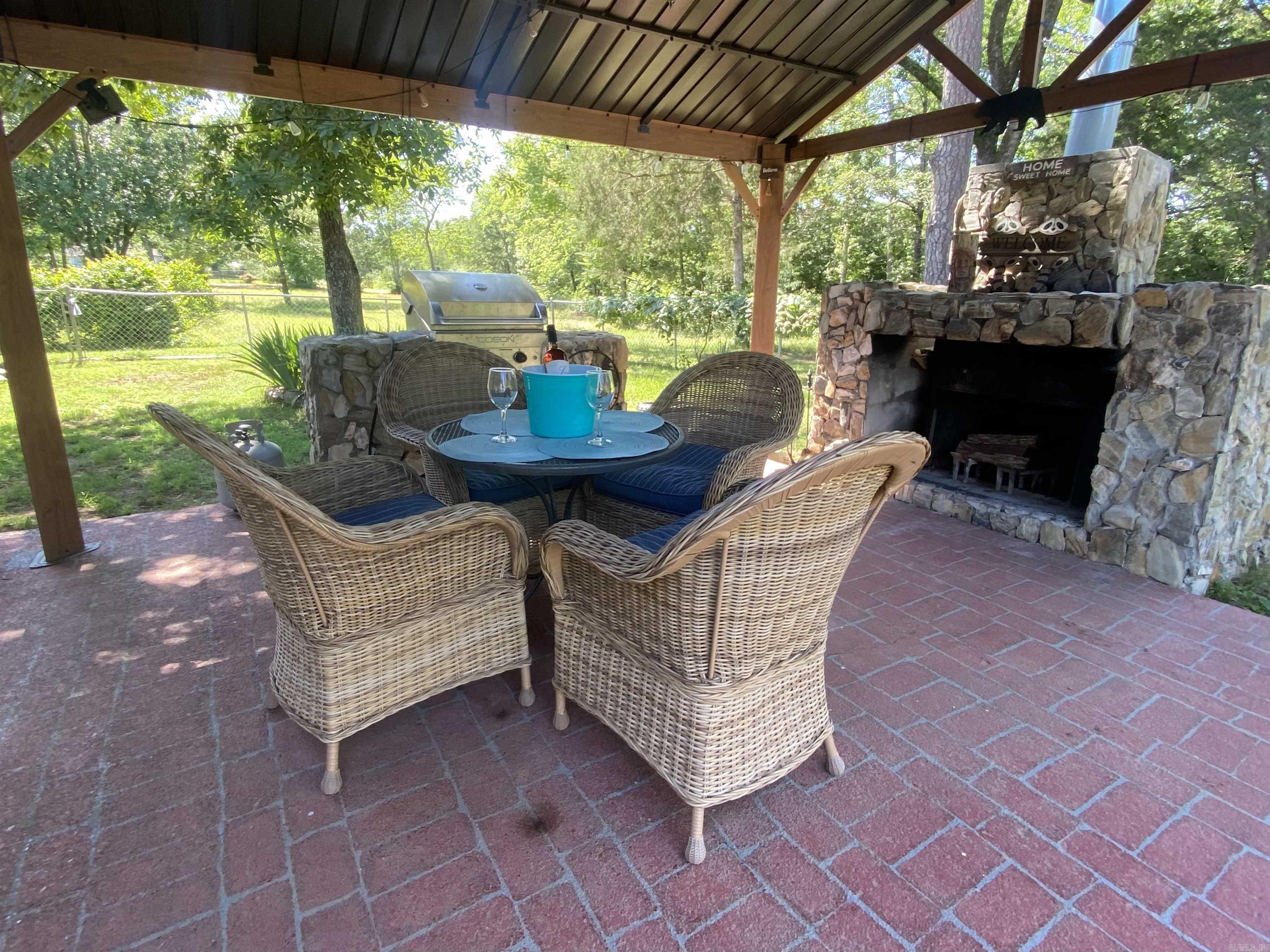 16  Mockingbird  Story, AR