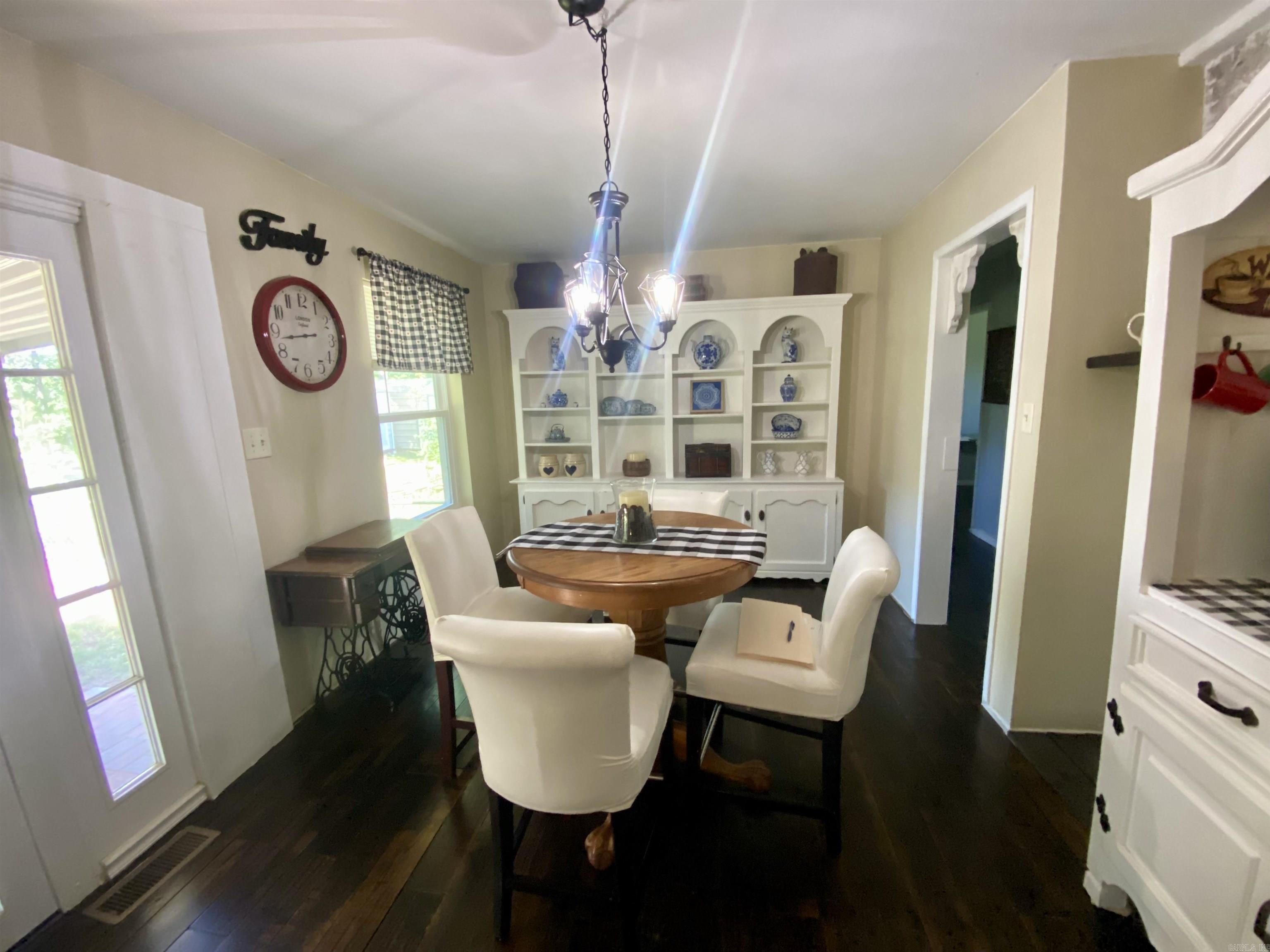 16  Mockingbird  Story, AR
