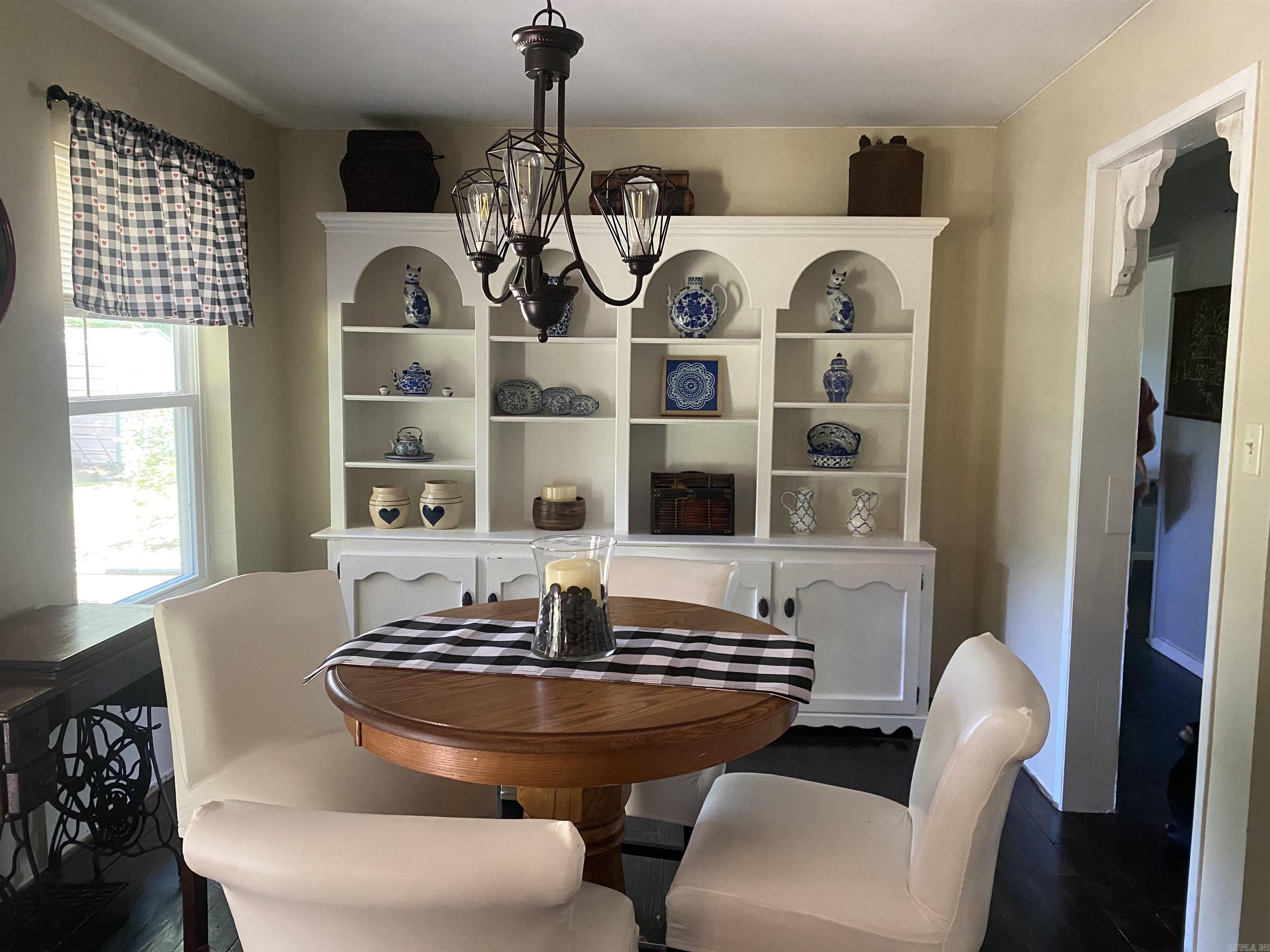 16  Mockingbird  Story, AR