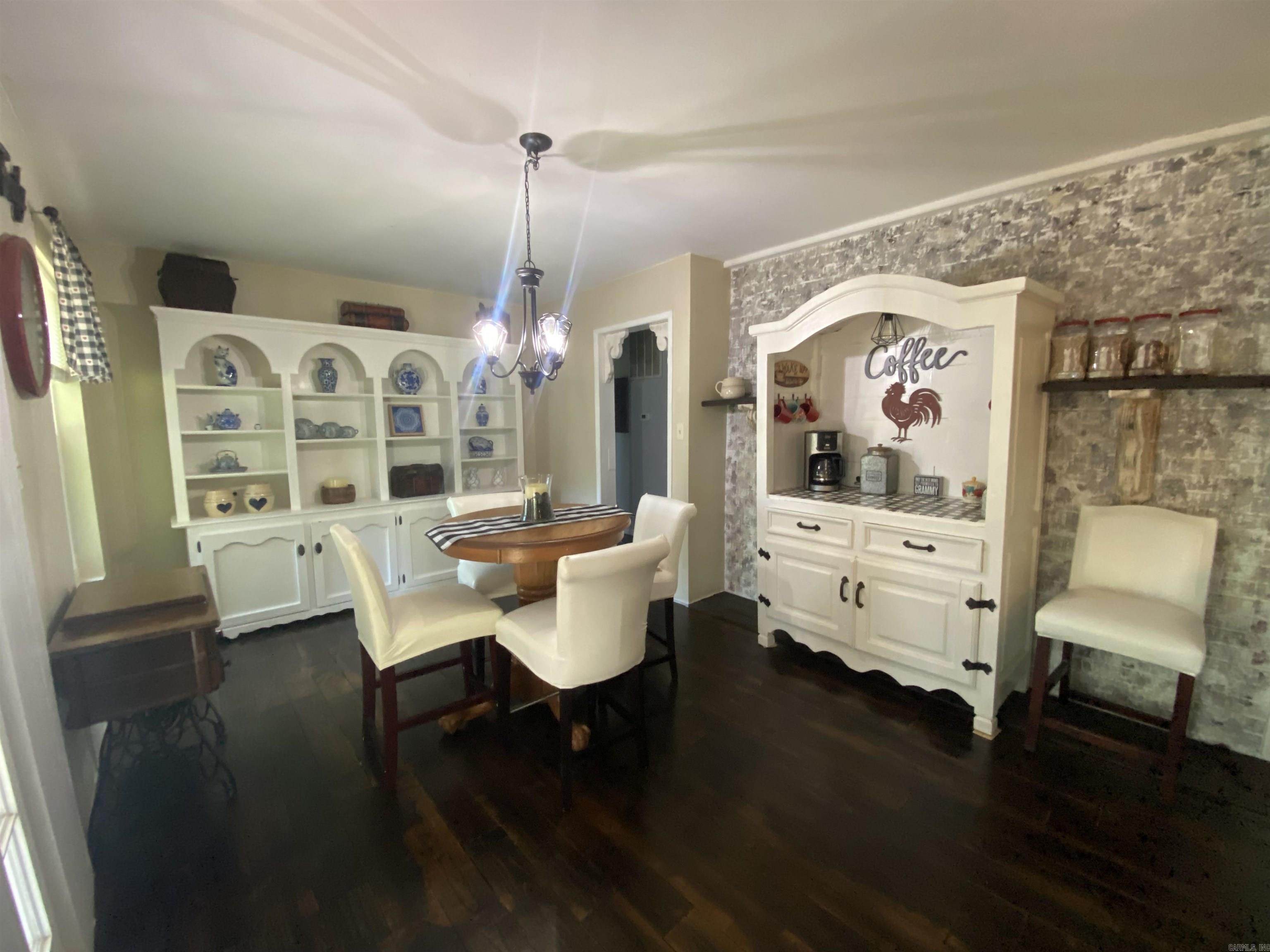 16  Mockingbird  Story, AR
