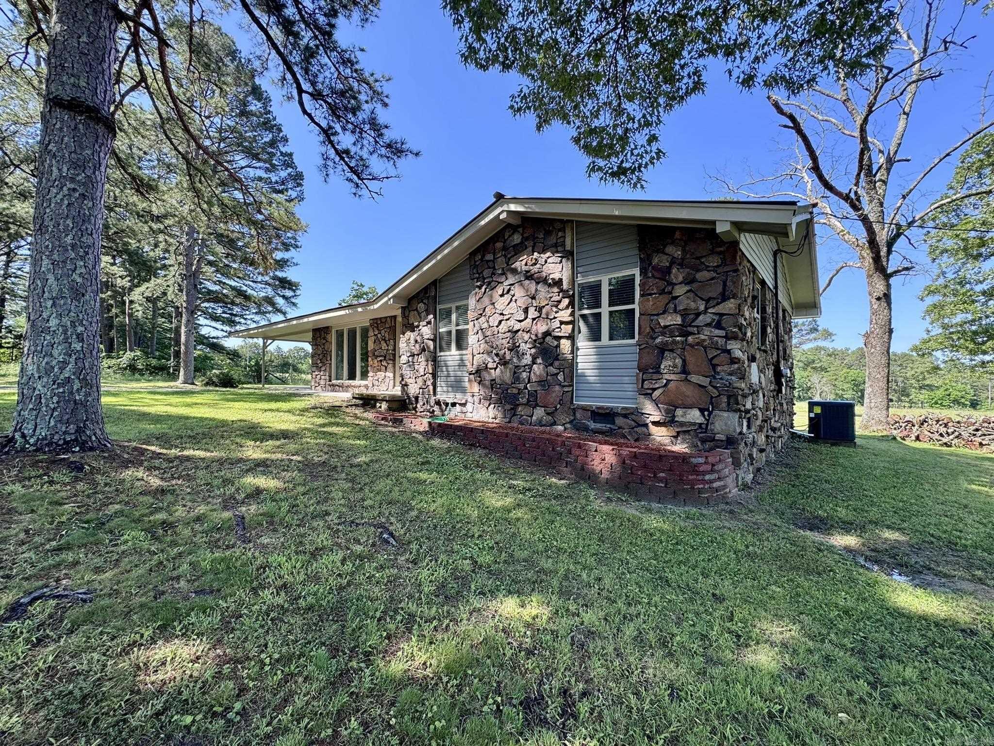 2174  N Main Street  Melbourne, AR