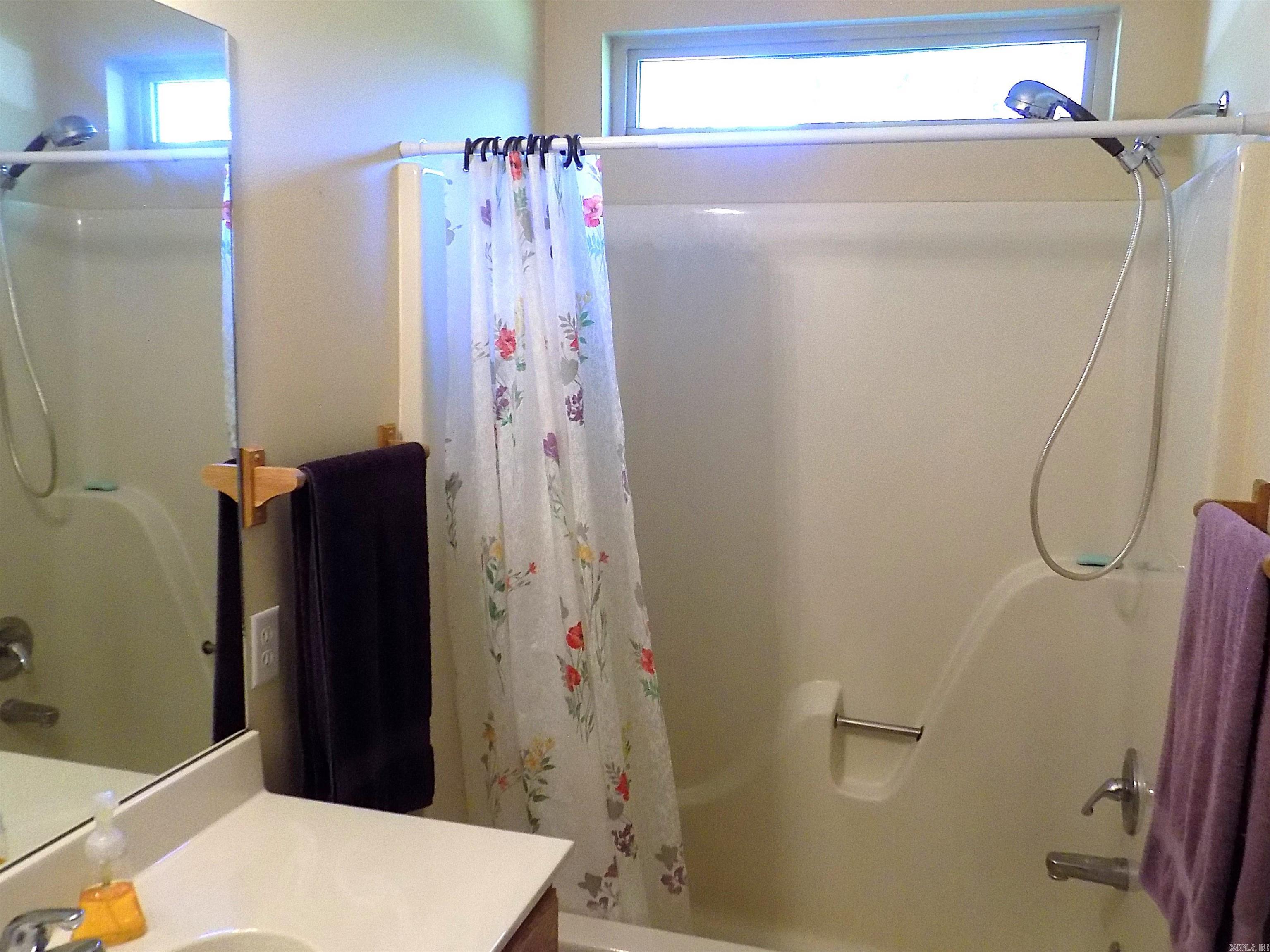 37 Thomas Rd Greenbrier, AR 72058