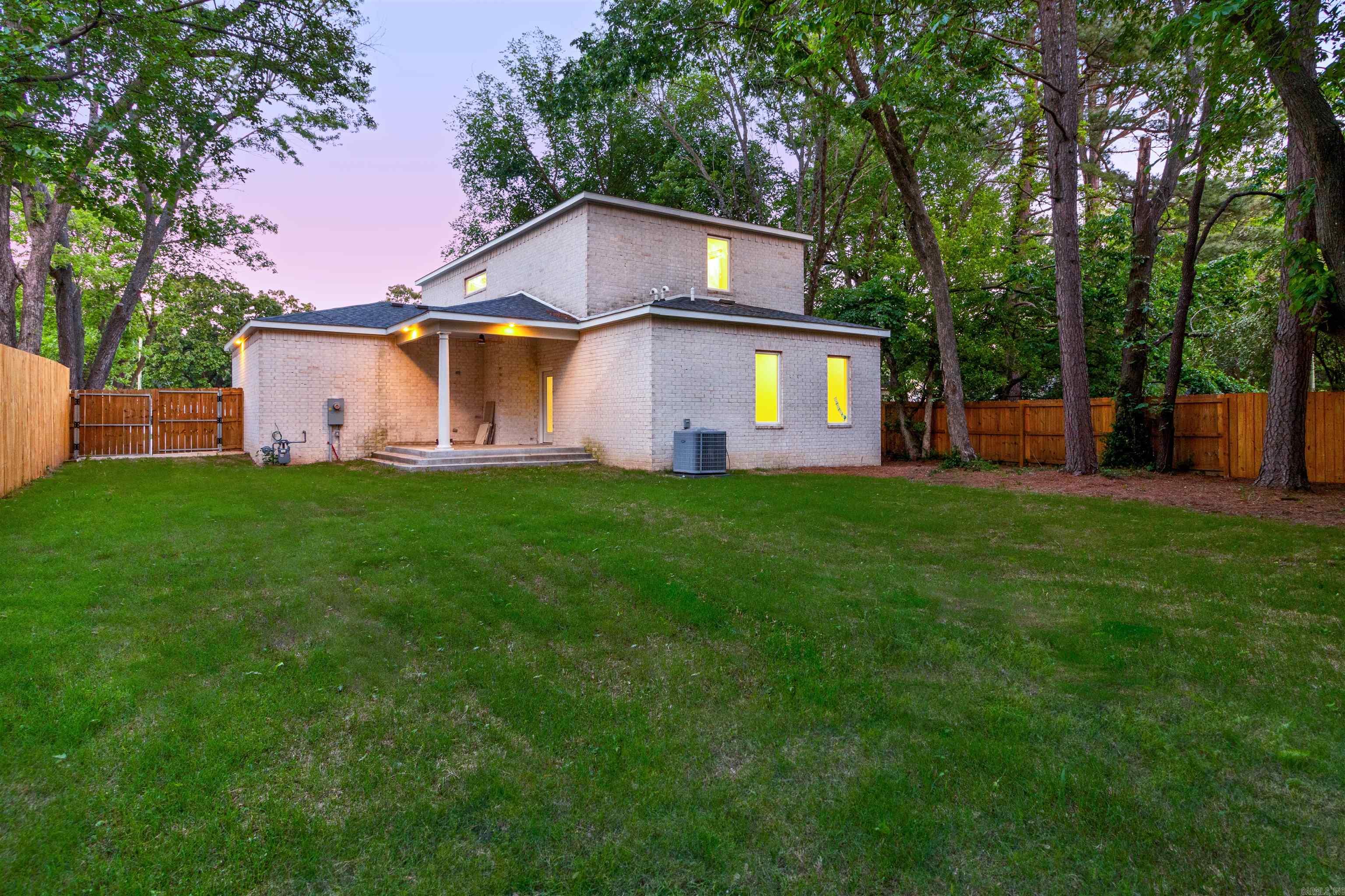 1615 N Garland  Fayetteville, AR