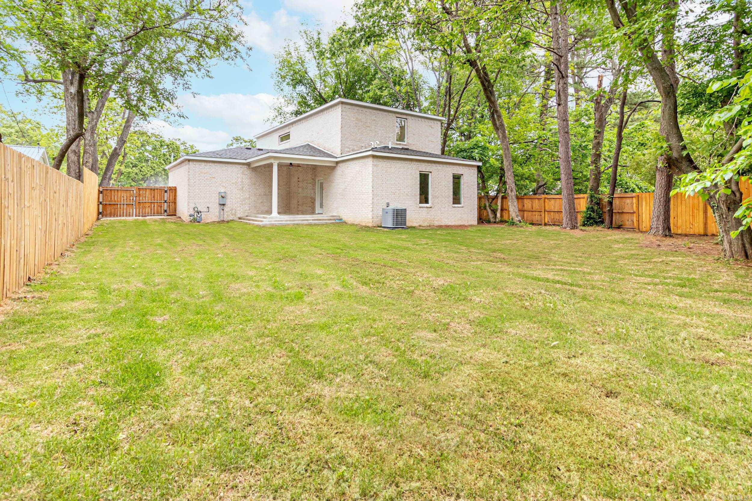 1615 N Garland  Fayetteville, AR