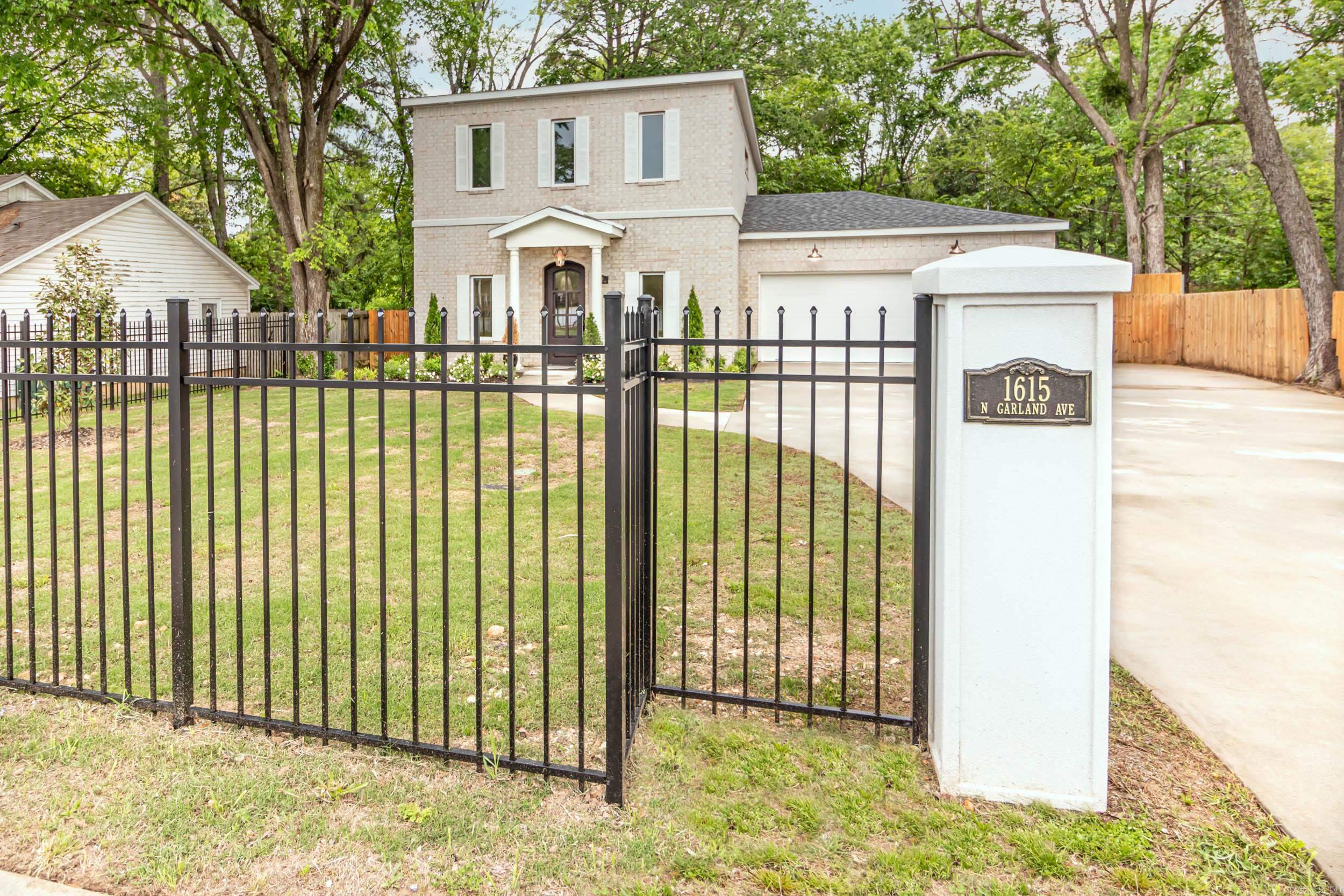 1615 N Garland  Fayetteville, AR