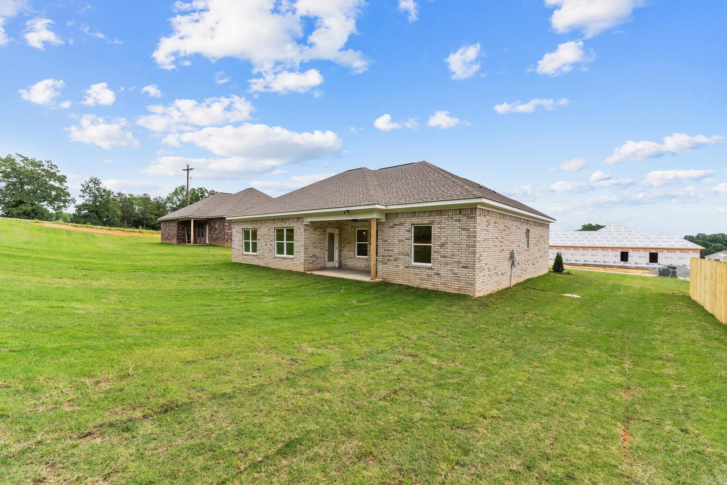 81 Lewis  Greenbrier, AR