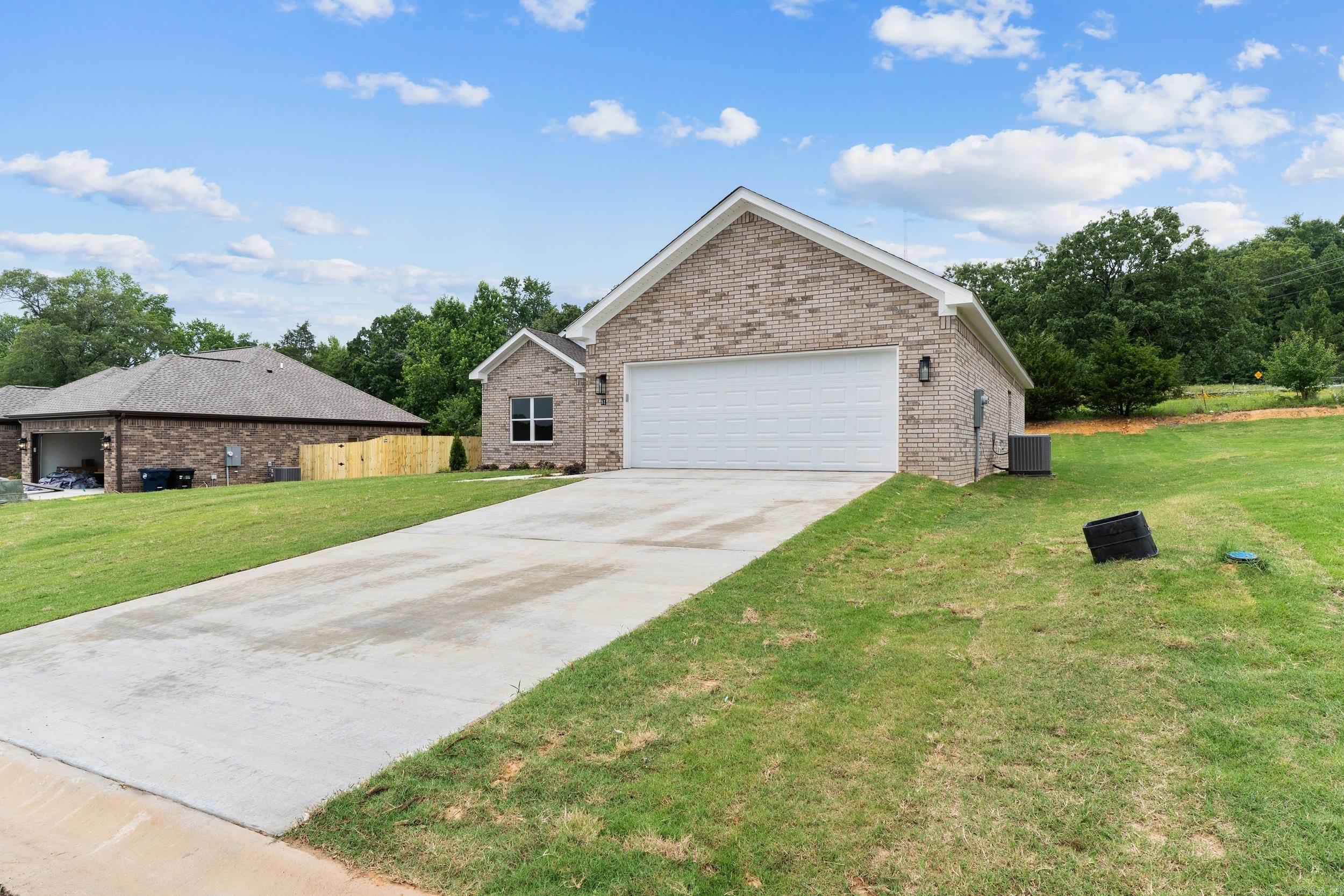 81 Lewis  Greenbrier, AR