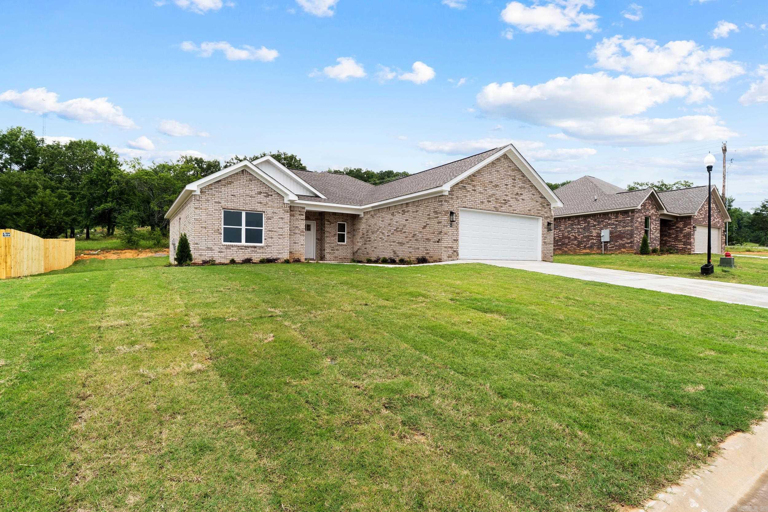 81 Lewis  Greenbrier, AR