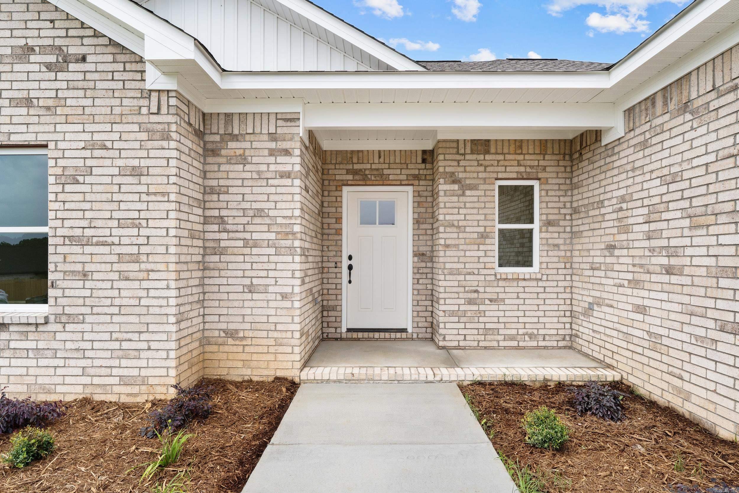 81 Lewis  Greenbrier, AR