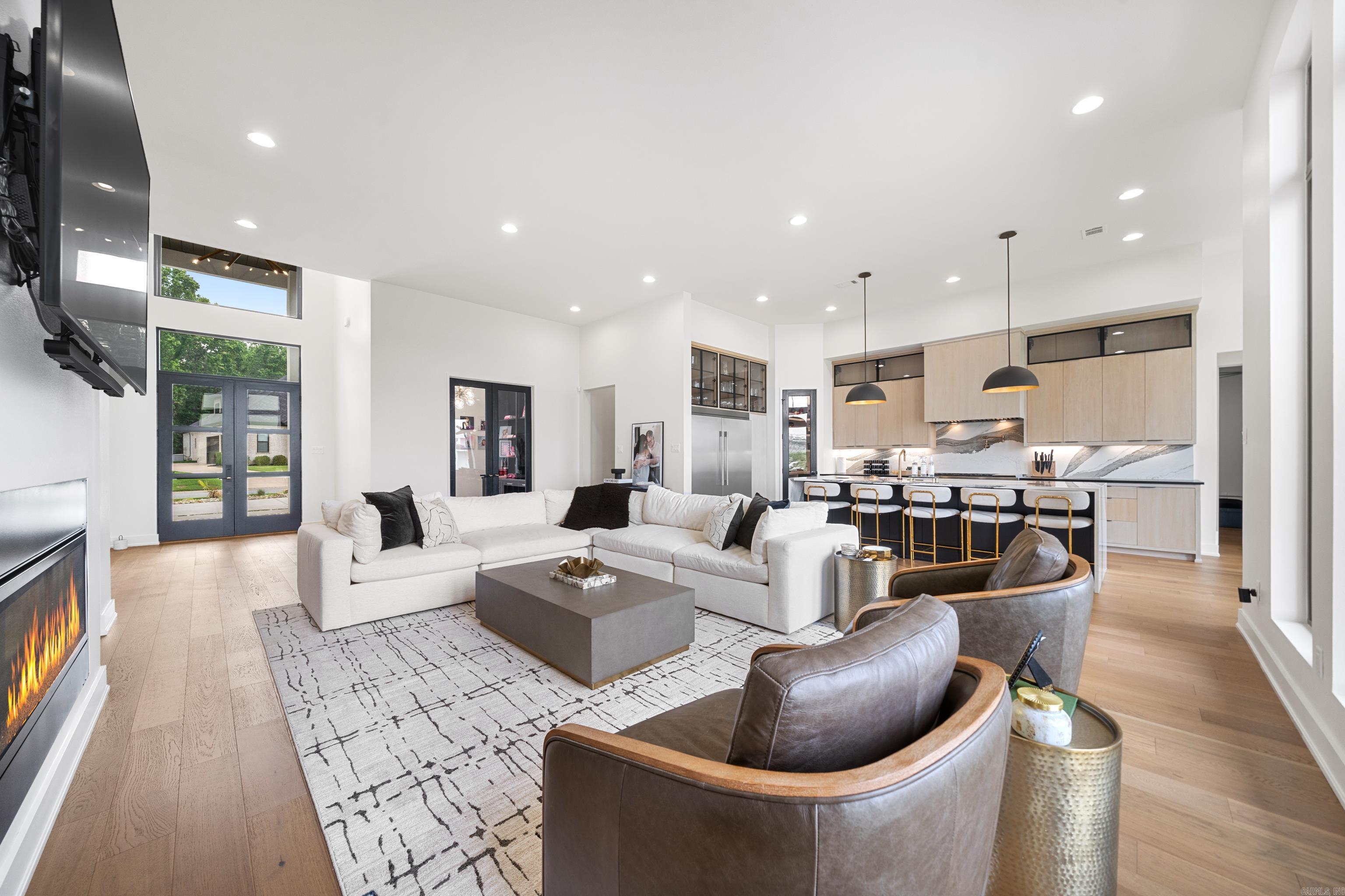 6737  Hilo  Benton, AR